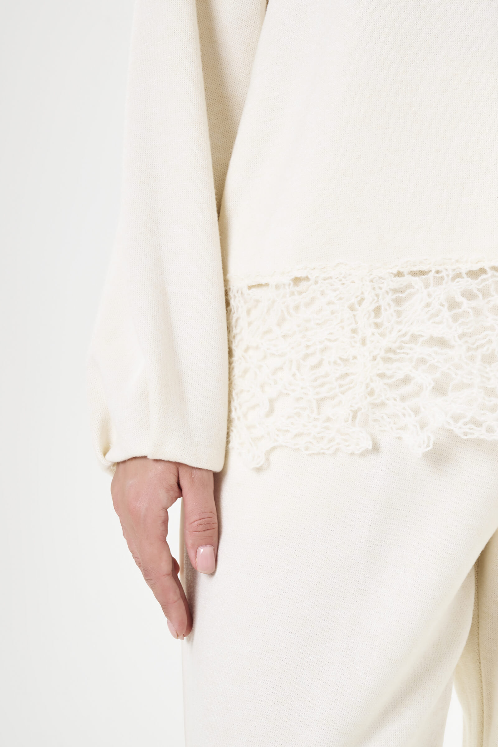 Джемпер из поливискозы с кружевом Бренд Milva Mi