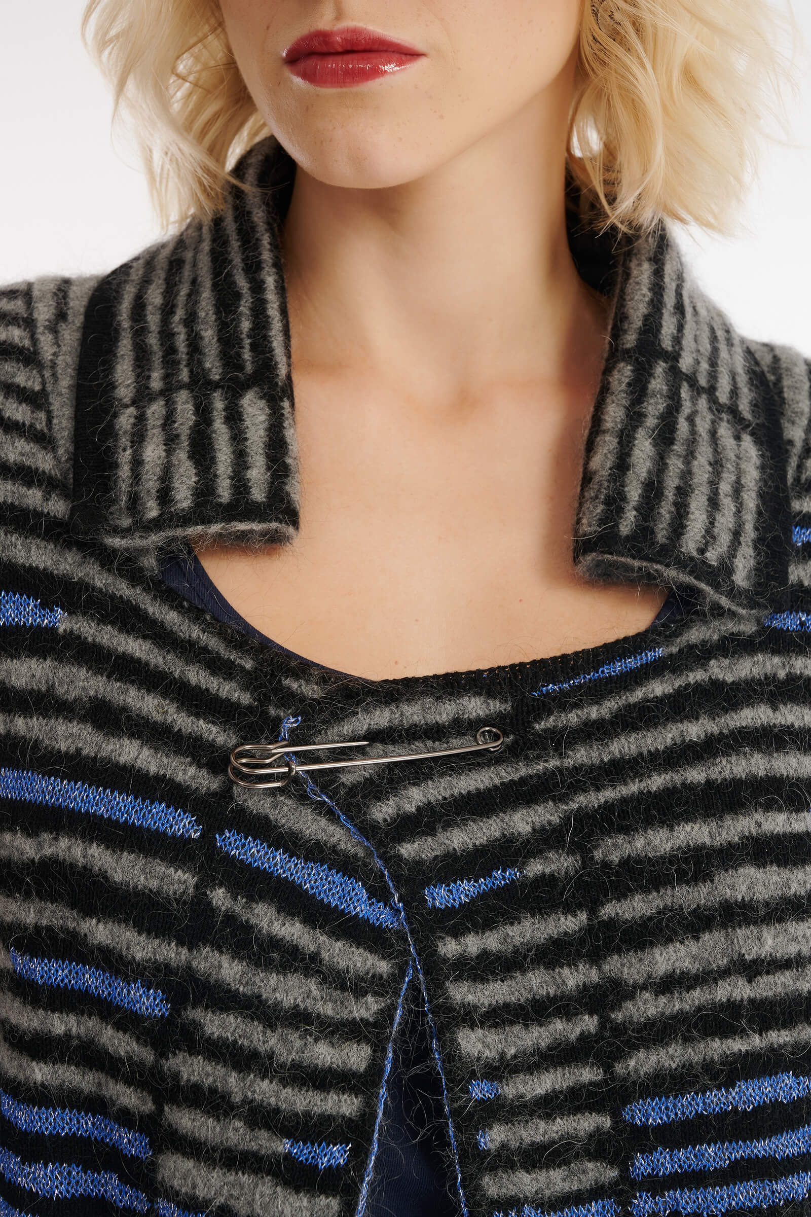 Короткий кардиган на запах Бренд Sarah Pacini