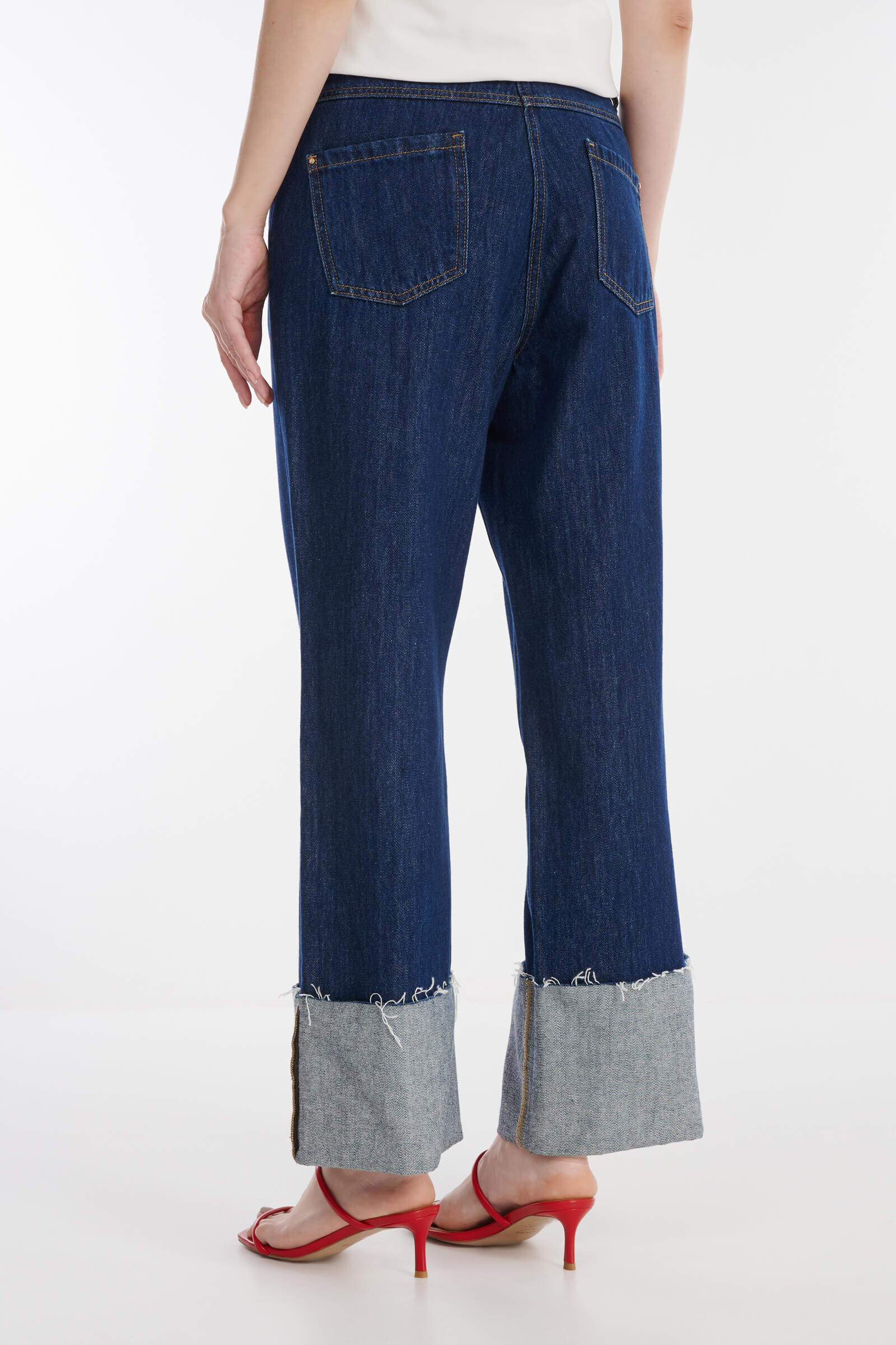 Широкие джинсы с подворотом Бренд Diana Gallesi