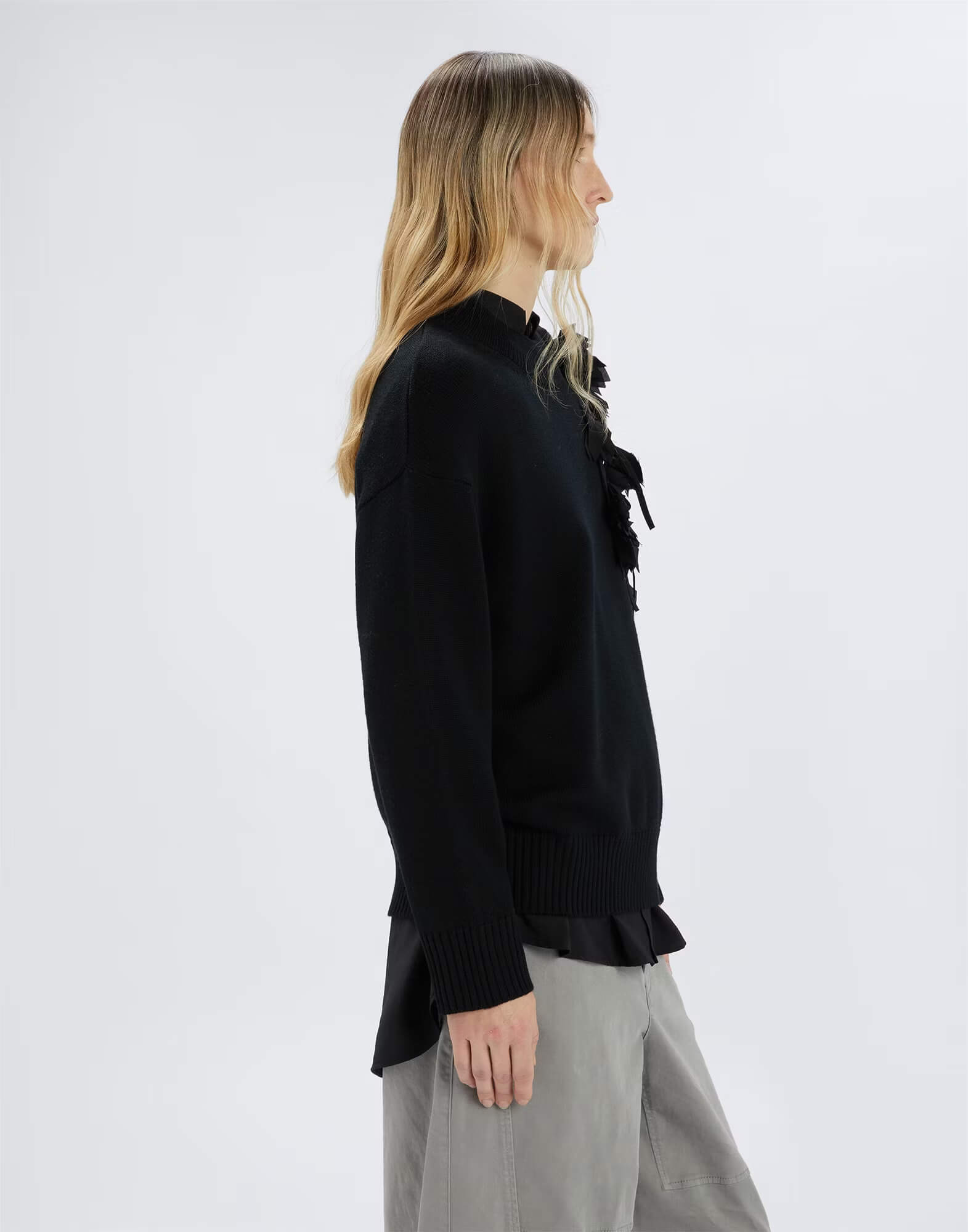 Джемпер с цветочной нашивкой Бренд High