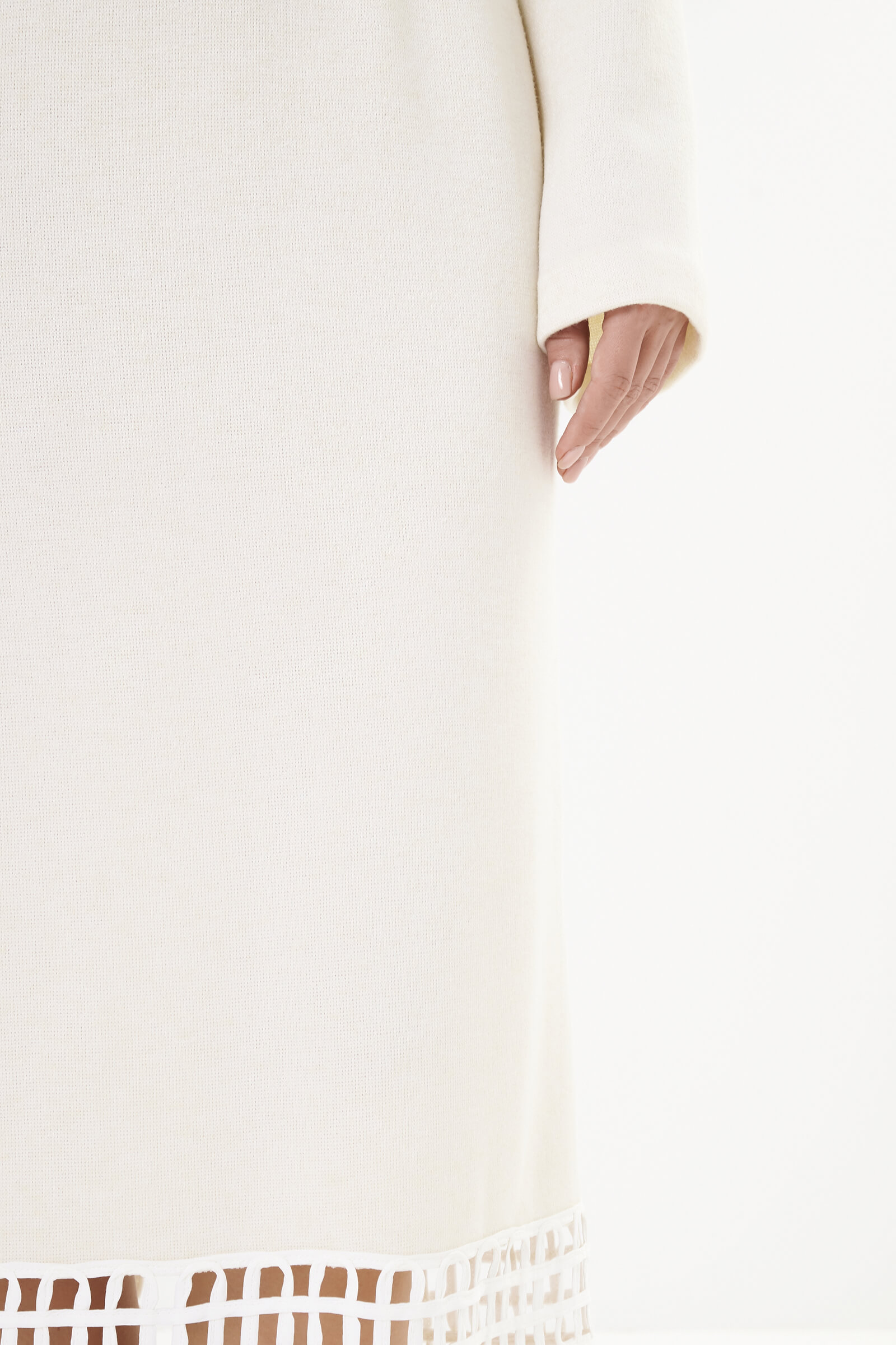 Платье-футляр с перфорацией Бренд Milva Mi