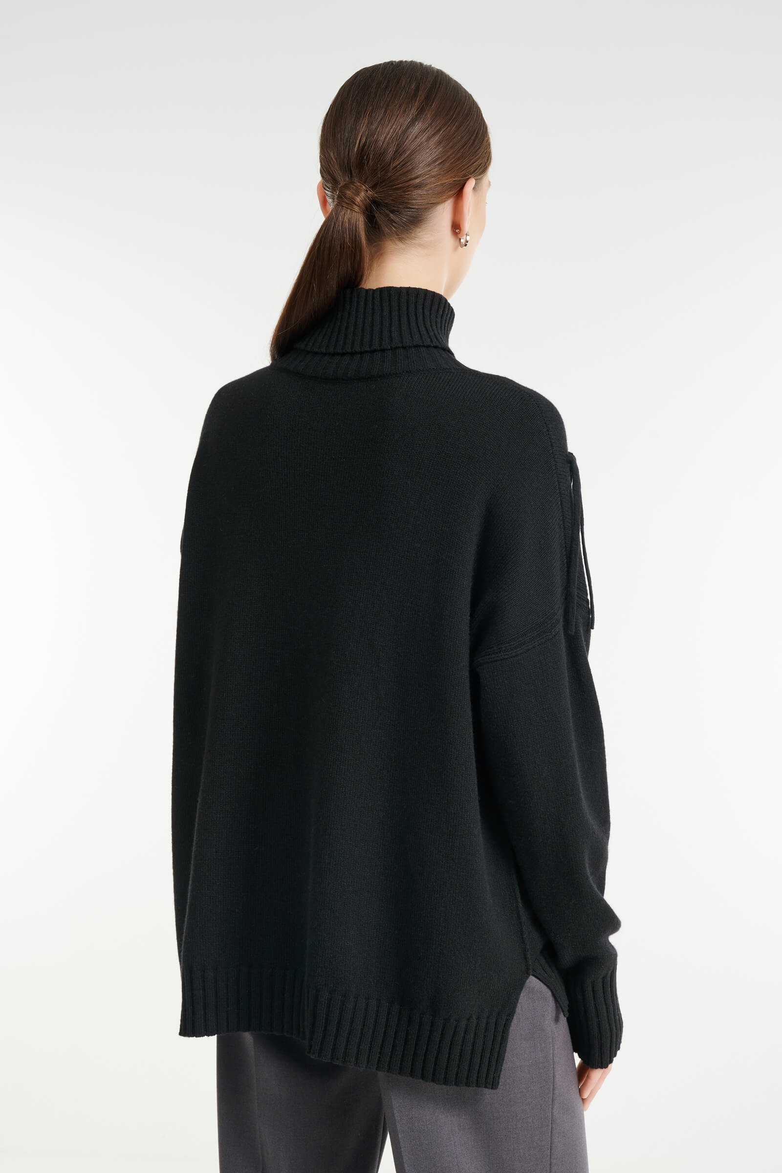 Свитер с бахромой Бренд Rocco Ragni