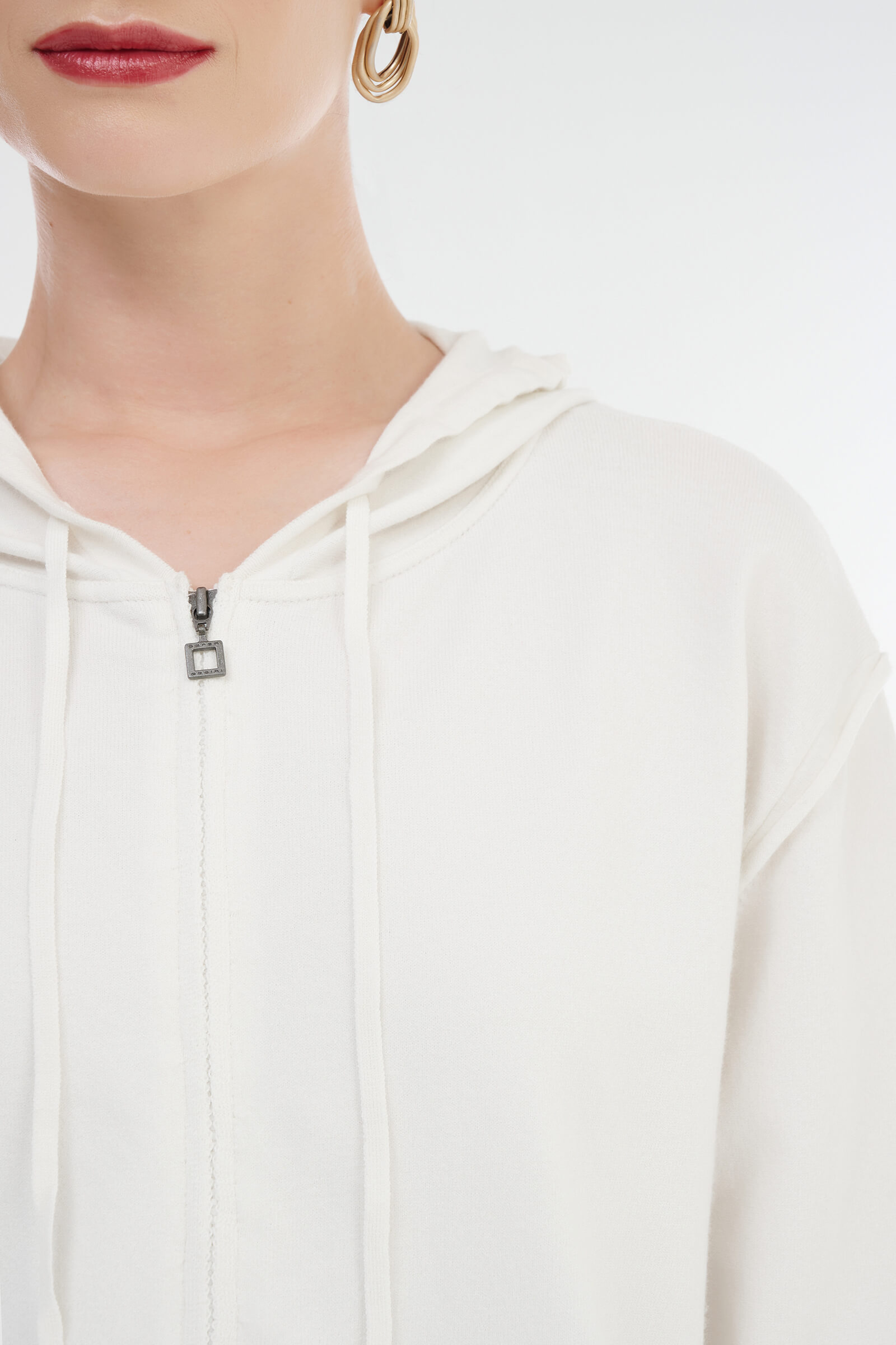 Толстовка с капюшоном Бренд Sarah Pacini