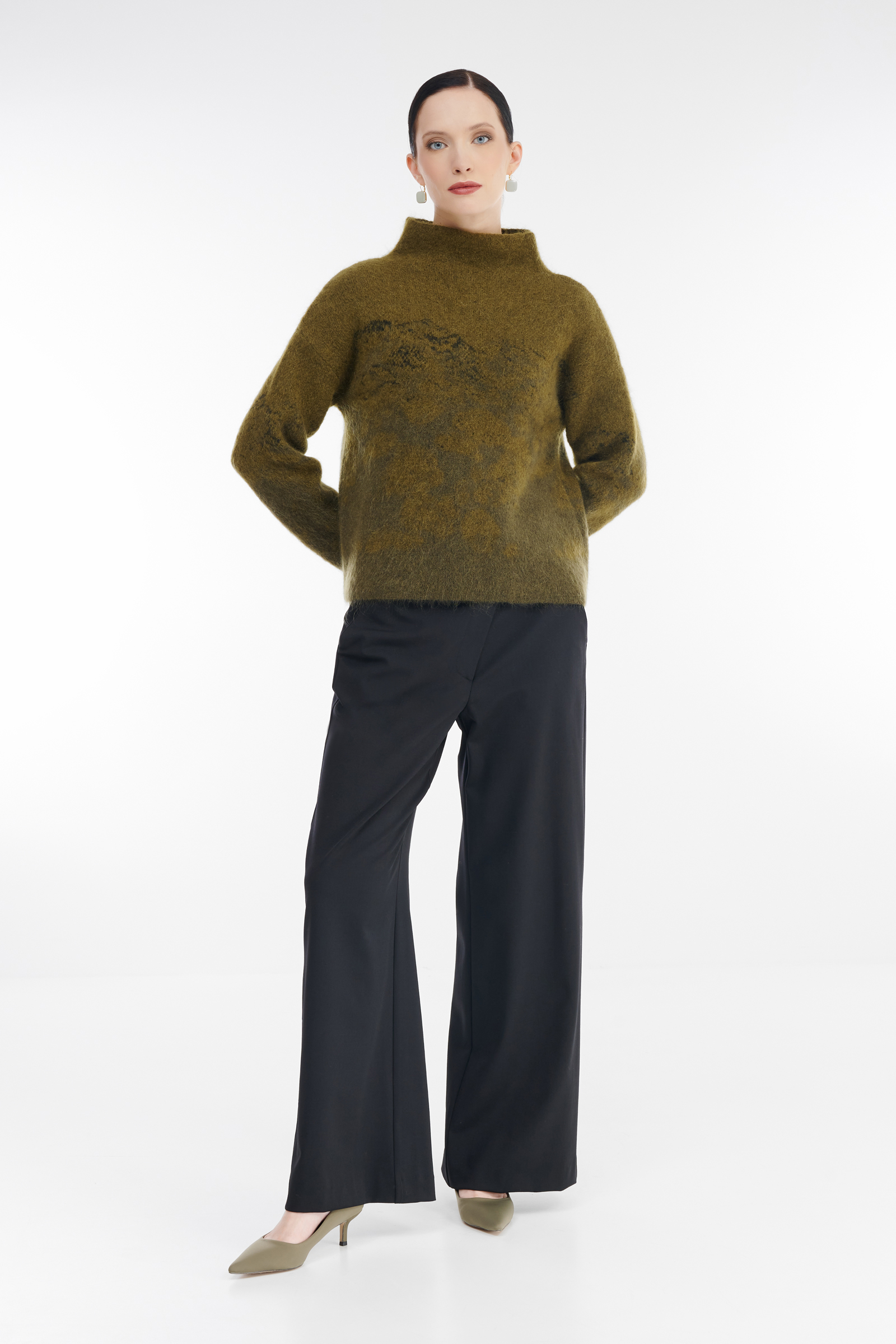 Свитер с воротником-воронкой Бренд Sarah Pacini