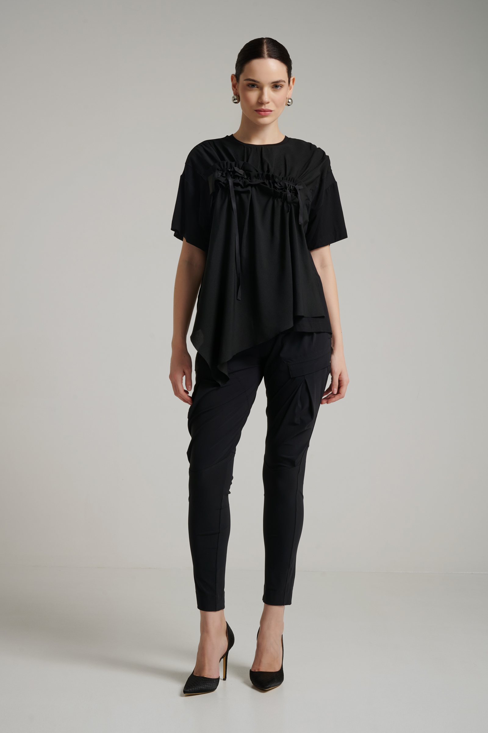 Зауженные брюки с карманами Бренд High