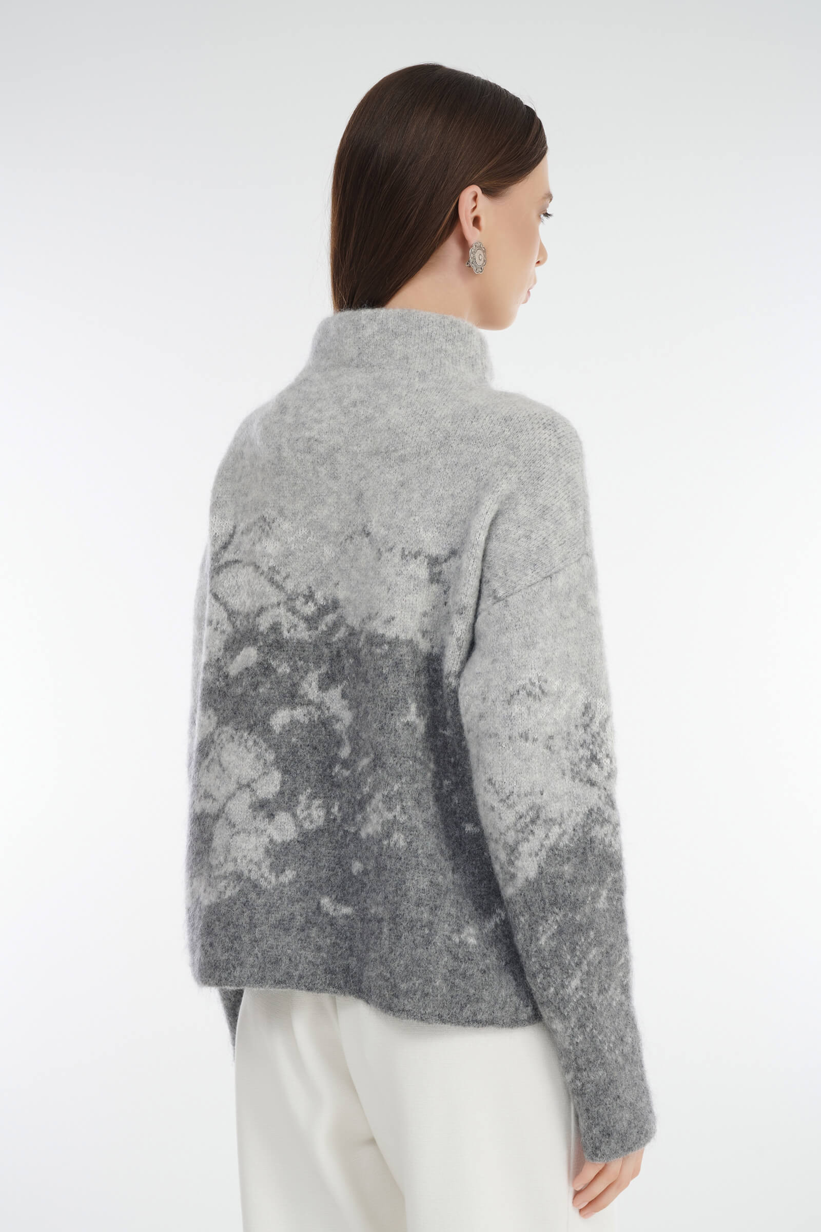 Свитер с воротником-воронкой Бренд Sarah Pacini