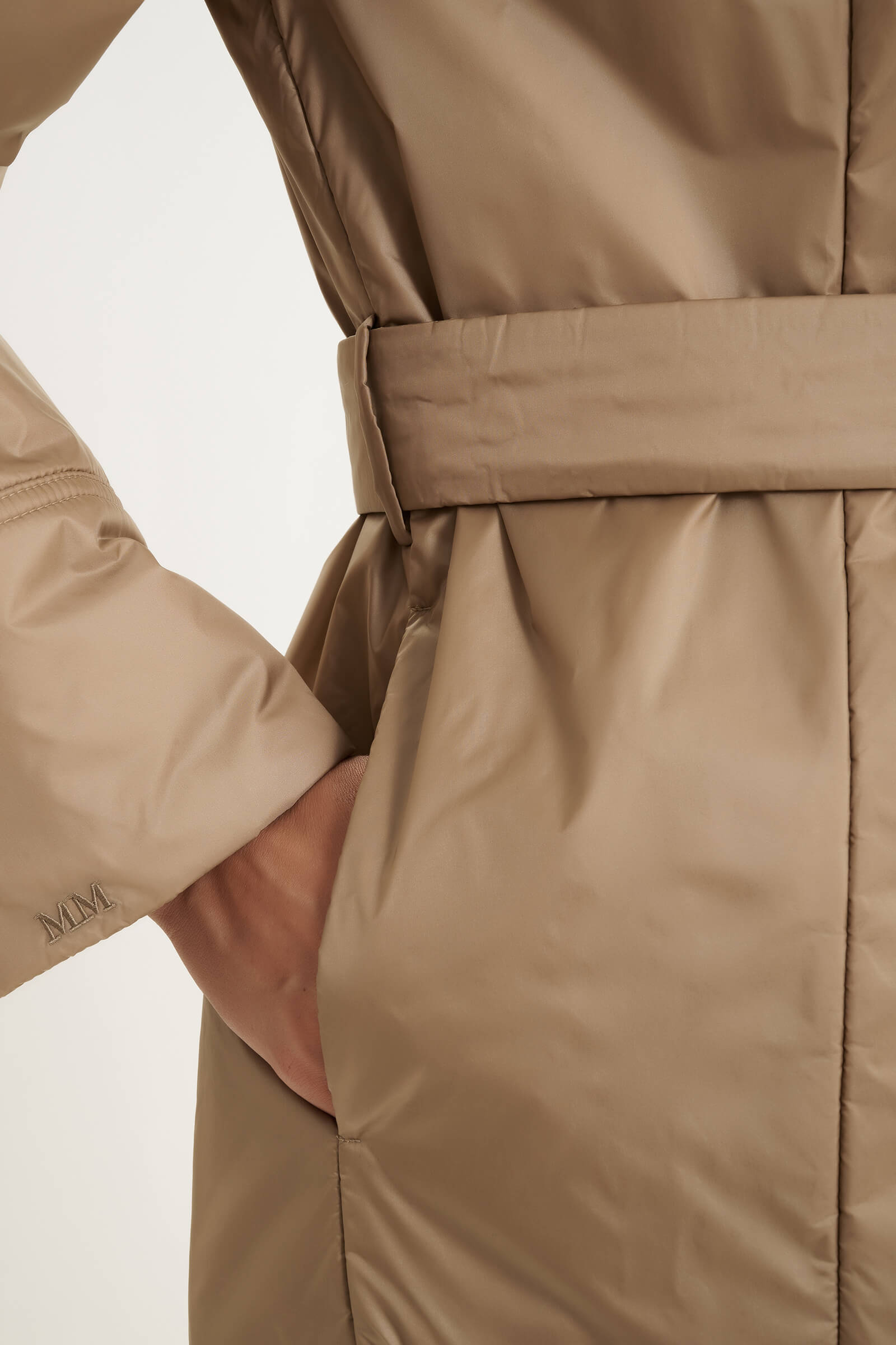 Куртка из водонепроницаемого и ветрозащитного материала на пуговицах Бренд MM