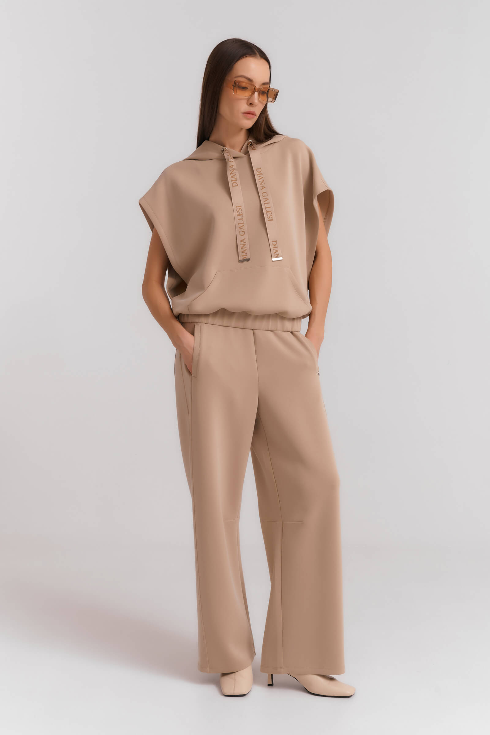 Худи без рукавов с капюшоном Бренд Diana Gallesi