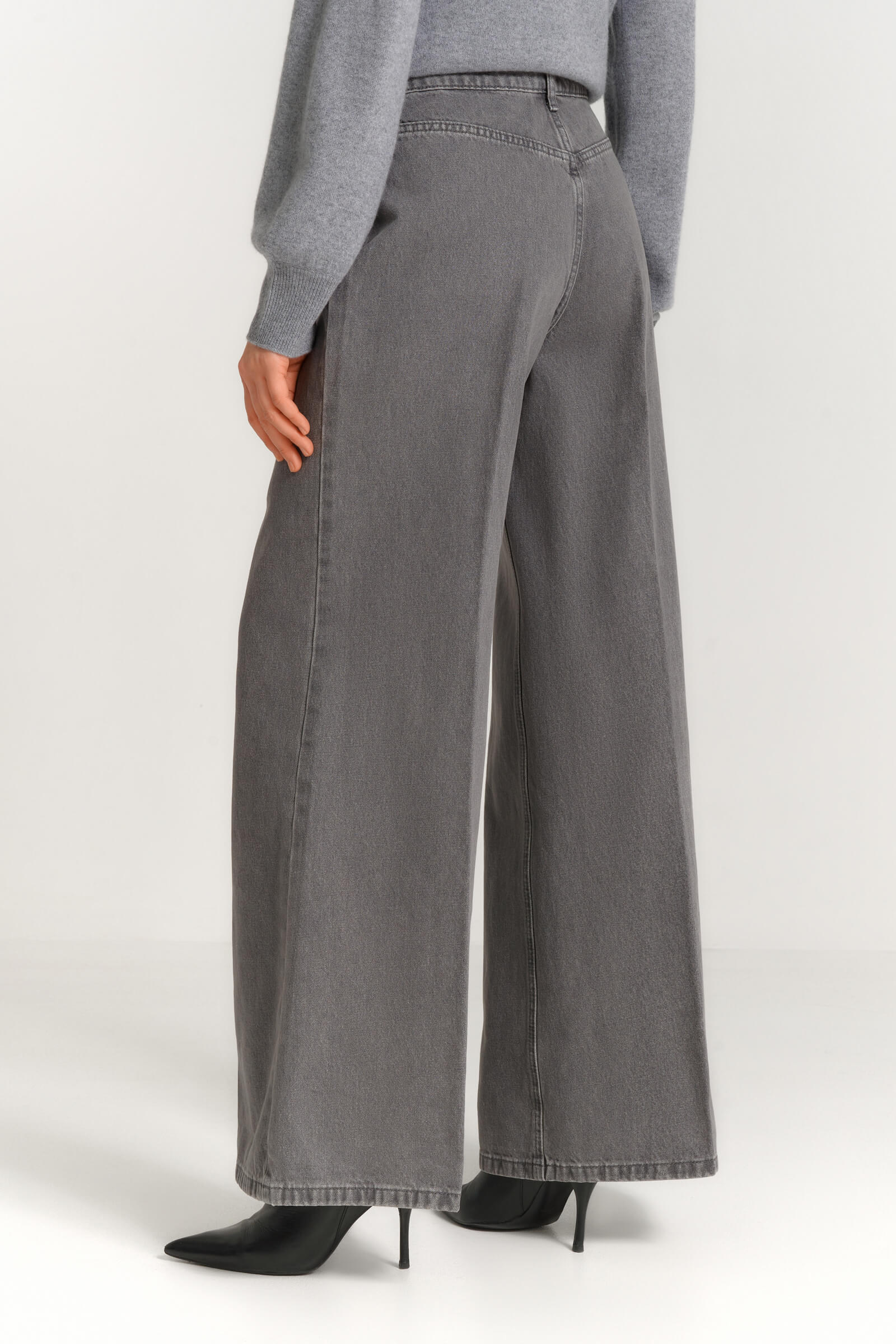 Широкие джинсы Бренд Diana Gallesi