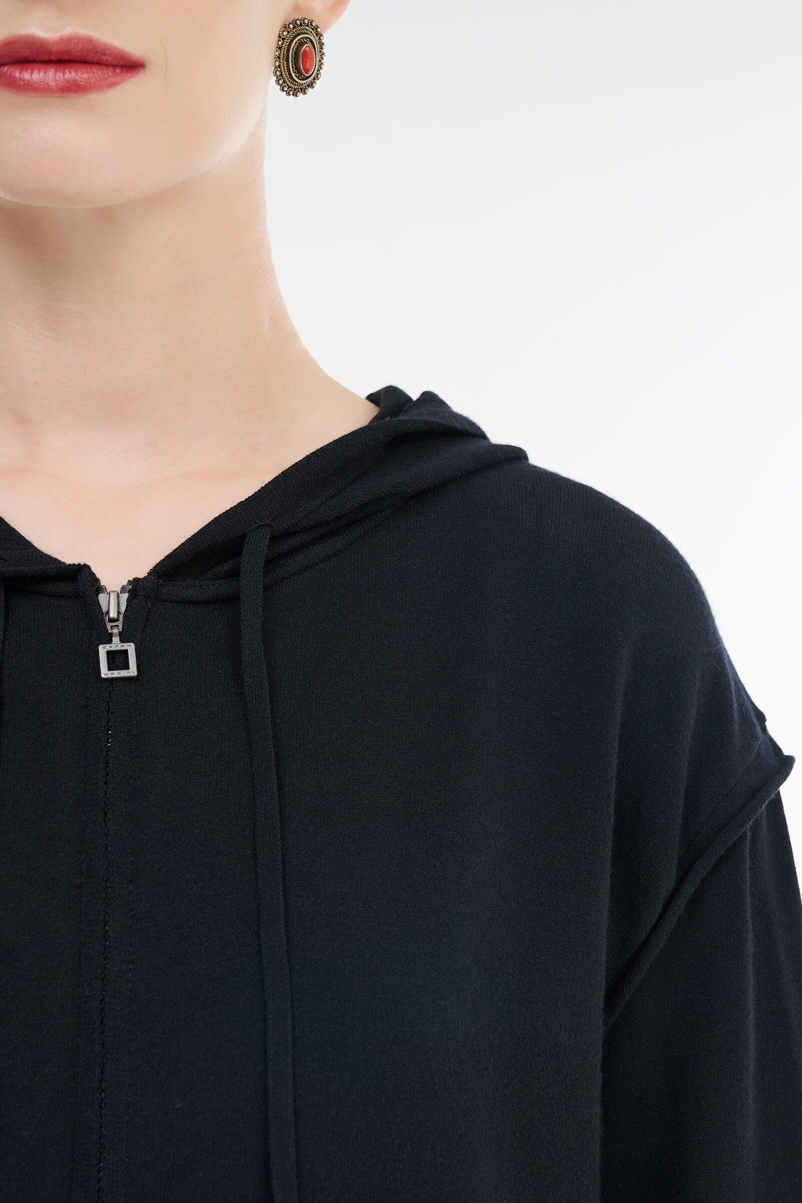 Толстовка с капюшоном Бренд Sarah Pacini