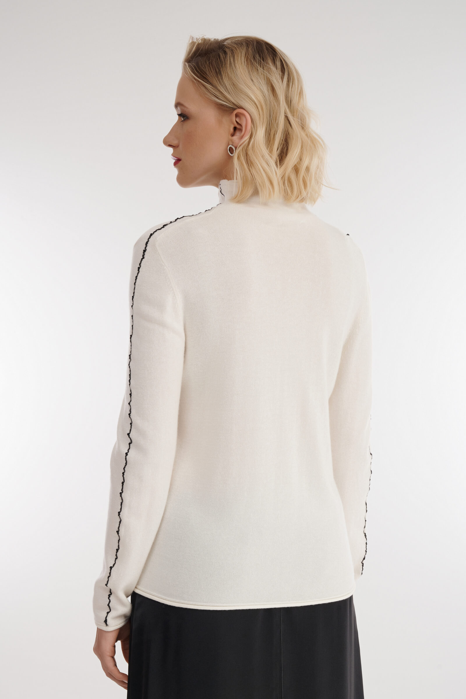 Тонкая водолазка с контрастной строчкой Бренд Diana Gallesi