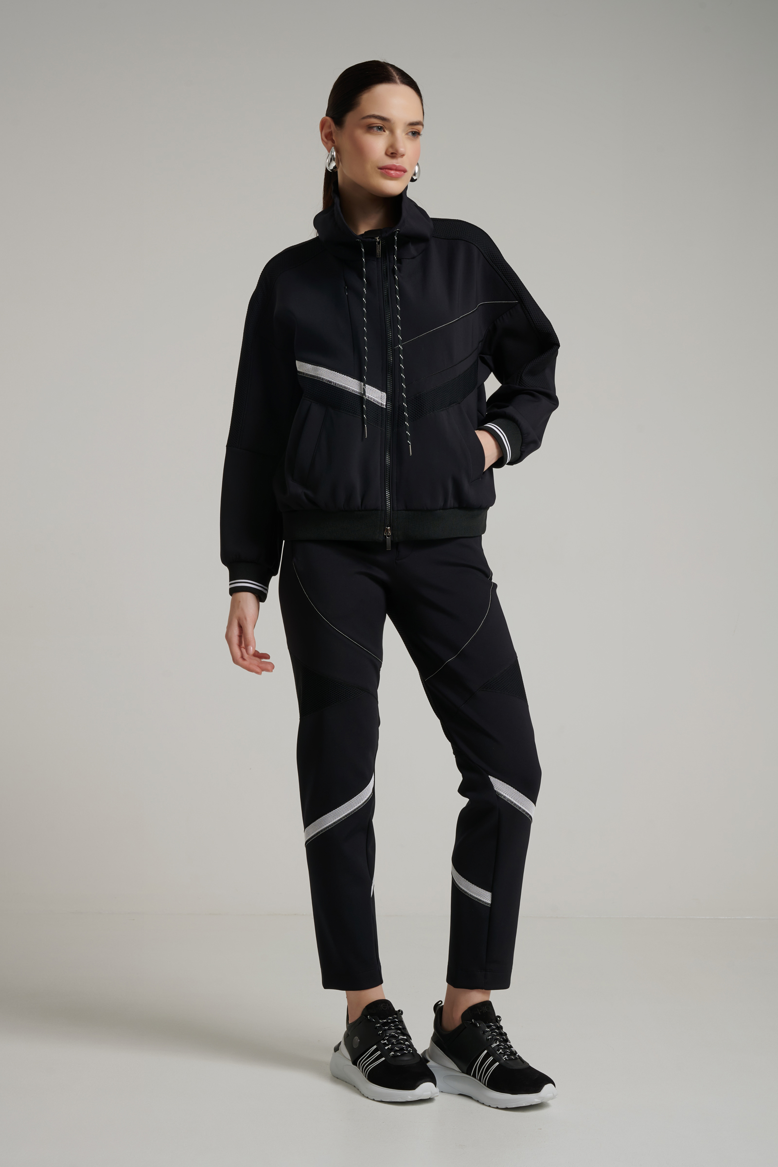 Спортивная куртка с капюшоном Бренд High