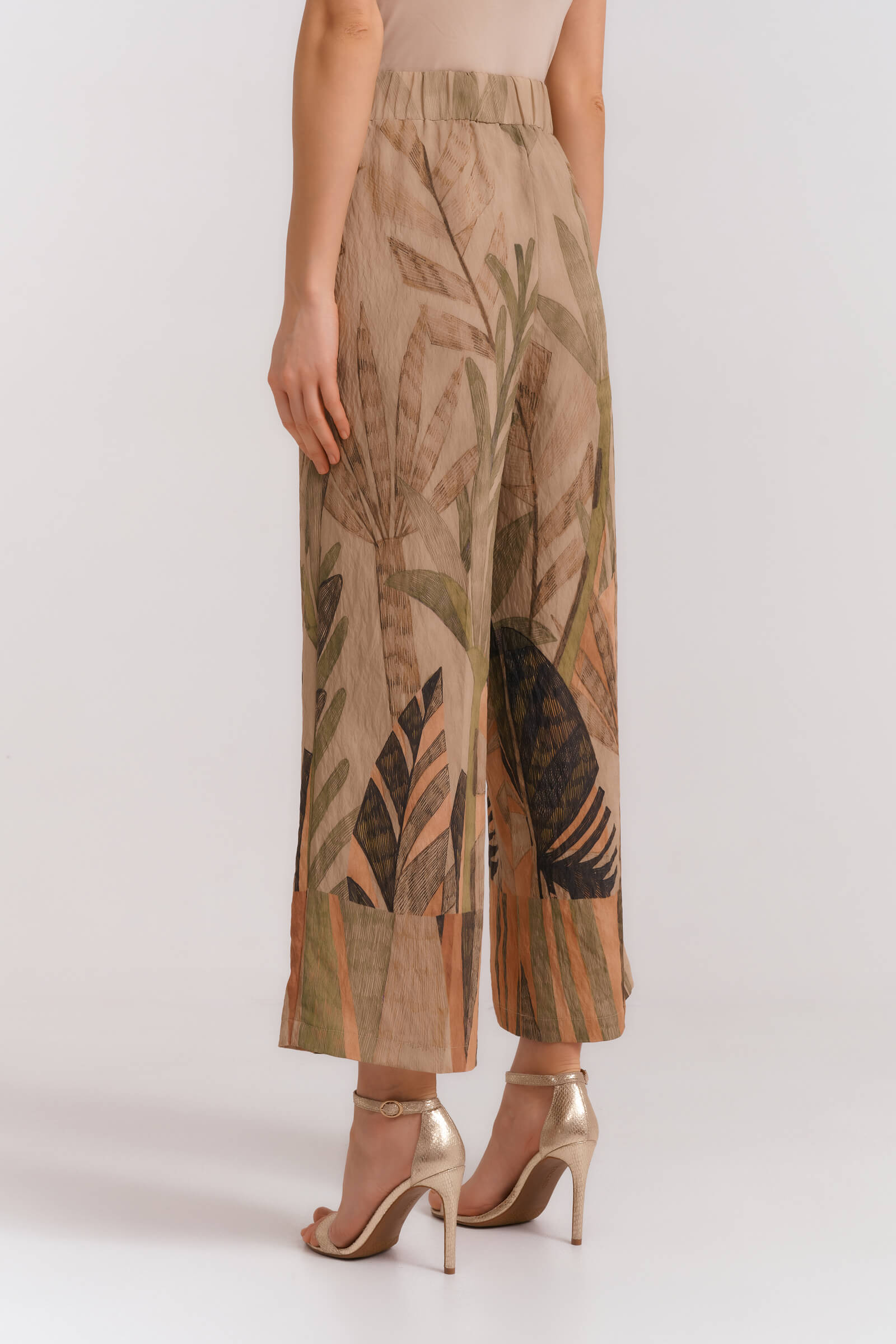 Укороченные брюки с растительным принтом Бренд Diana Gallesi