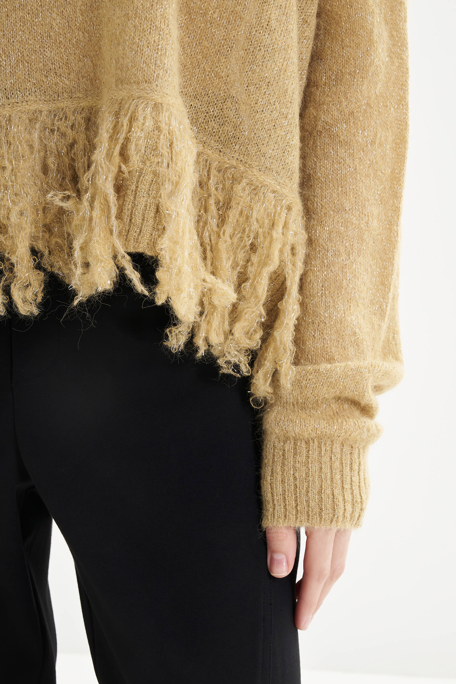 Асимметричный джемпер с бахромой Бренд Sarah Pacini