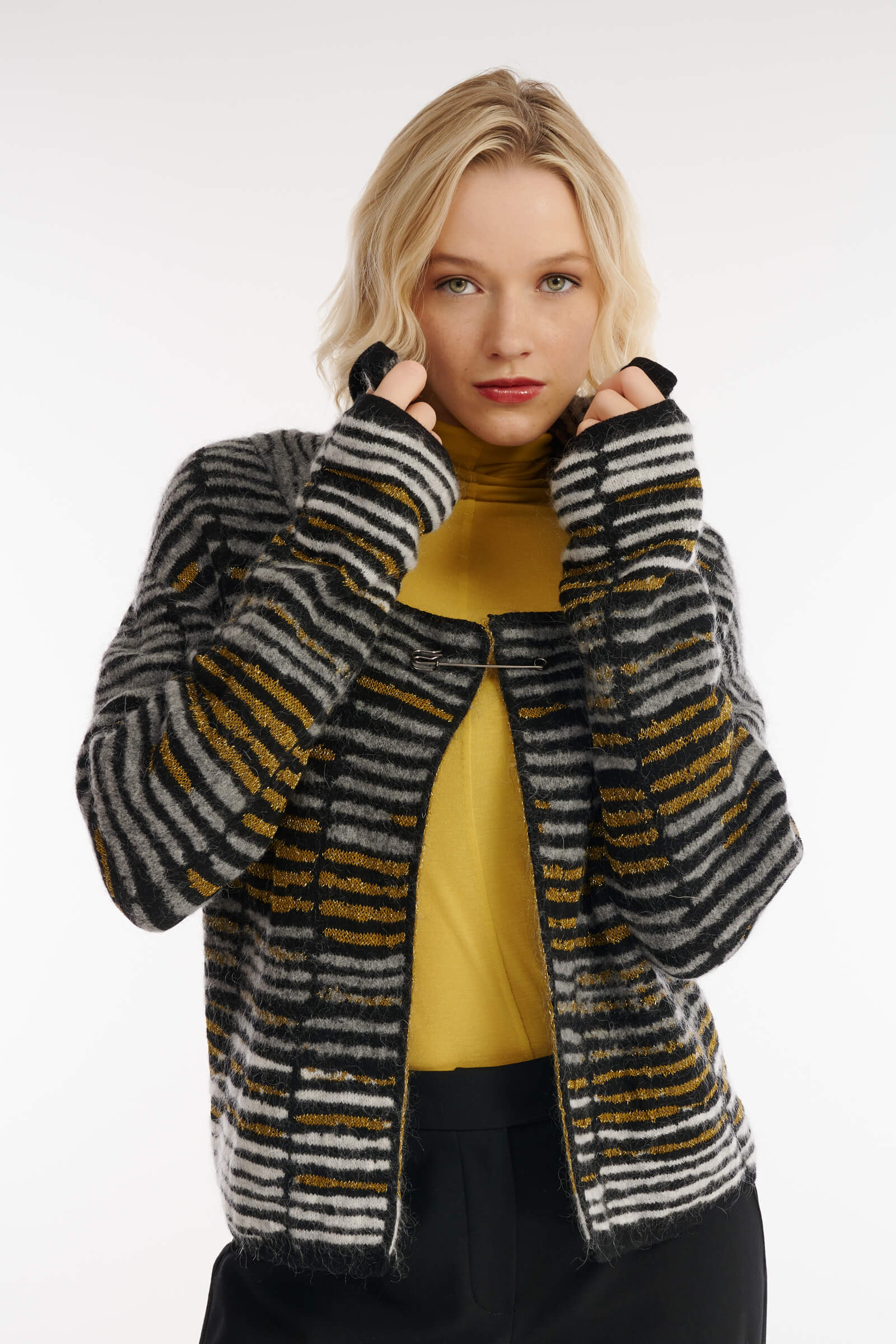 Короткий кардиган на запах Бренд Sarah Pacini