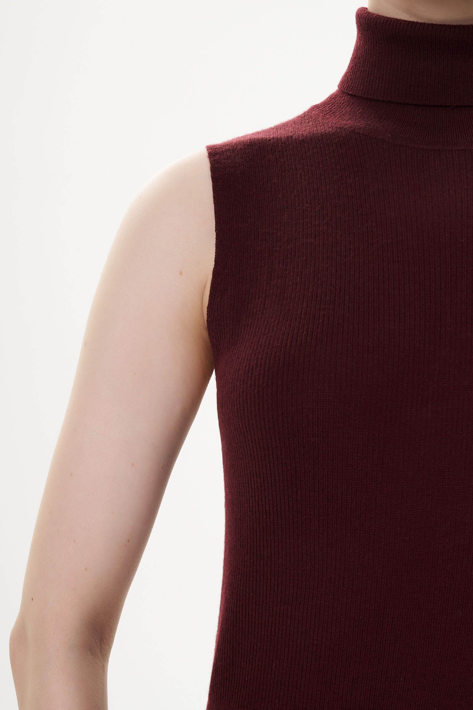 Шерстяная водолазка в рубчик Бренд Diana Gallesi