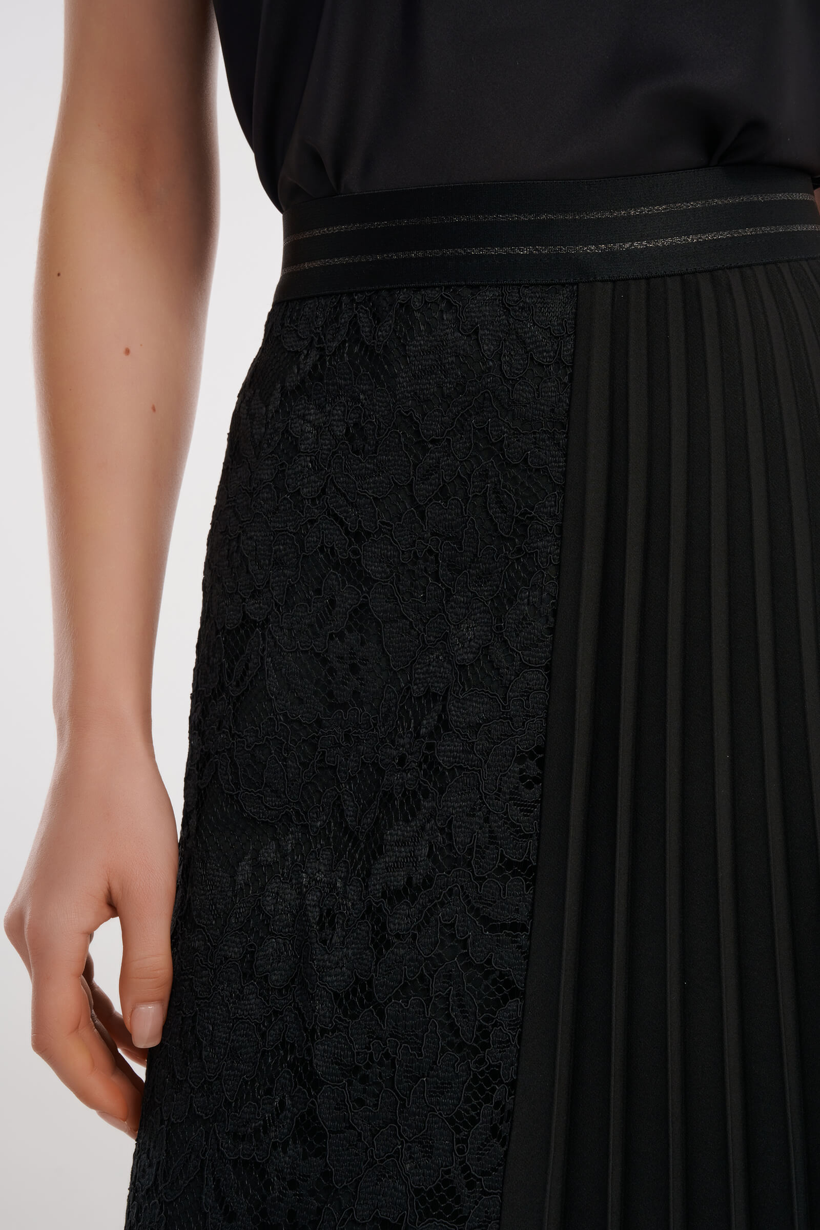 Плиссированная юбка с гипюровой вставкой Бренд Caterina Leman