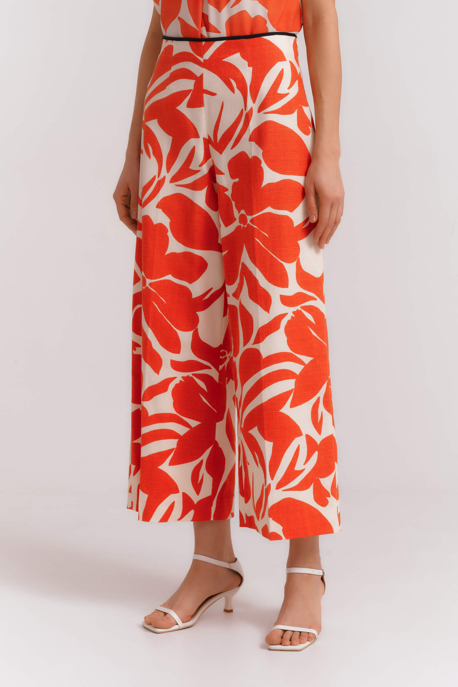 Укороченные брюки с цветочным принтом Бренд Diana Gallesi