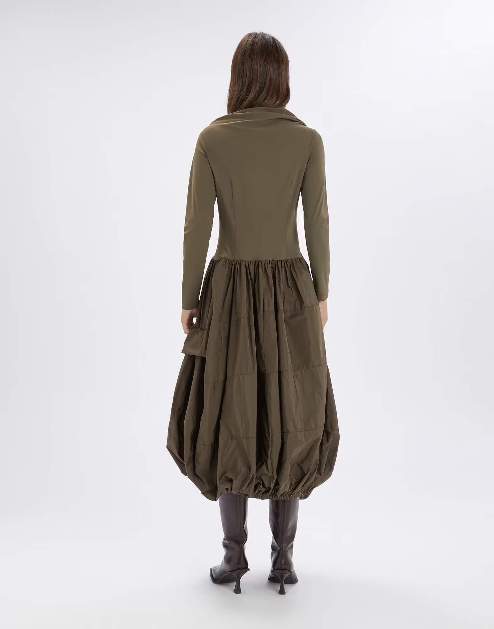 Платье из технологичной ткани и юбкой-баллоном Бренд High