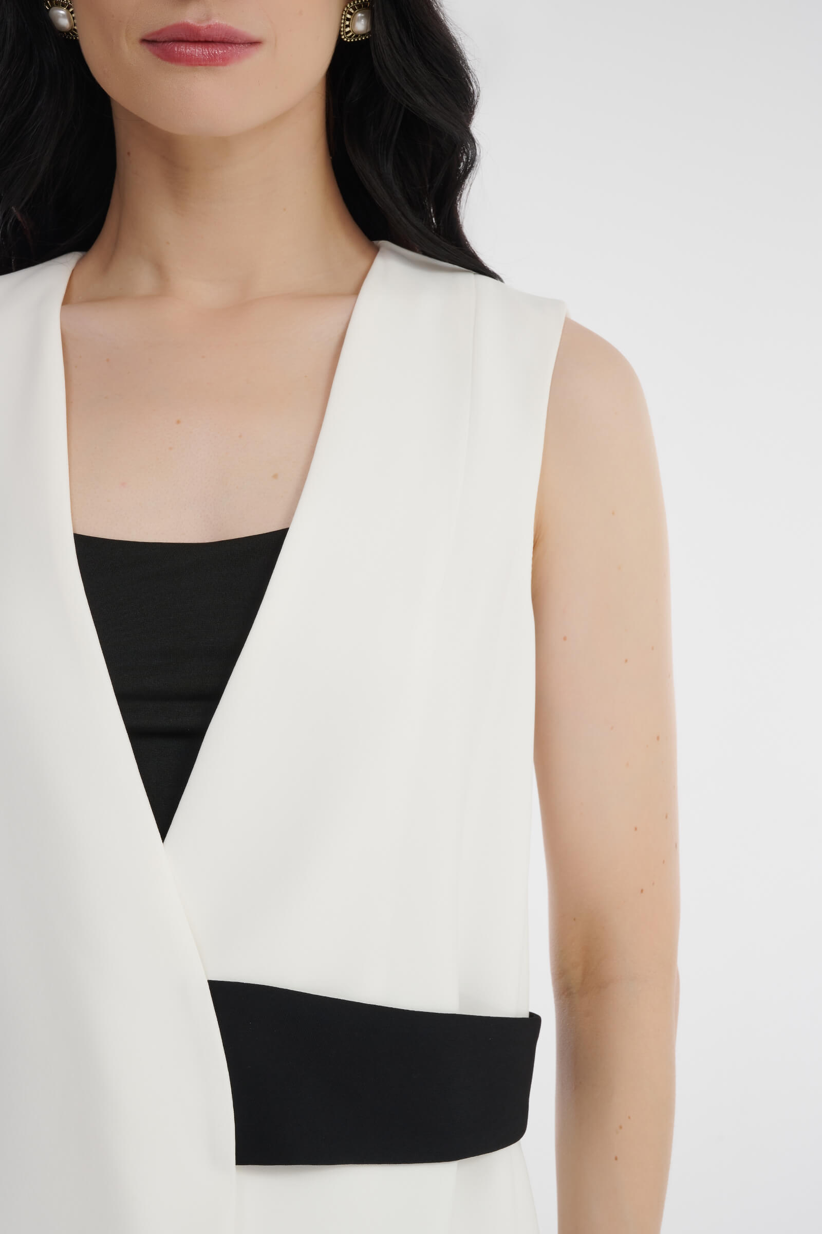 Удлиненный жилет с контрастным поясом Бренд Diana Gallesi