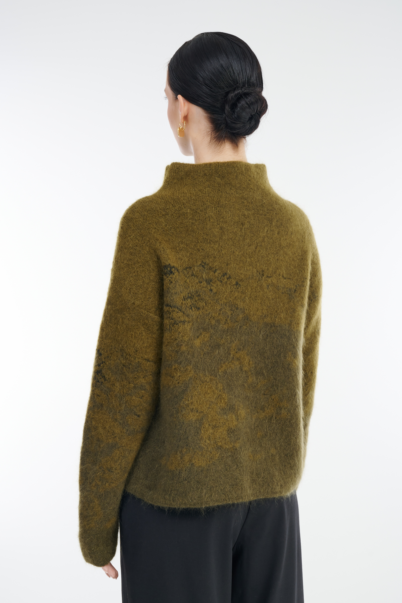 Свитер с воротником-воронкой Бренд Sarah Pacini