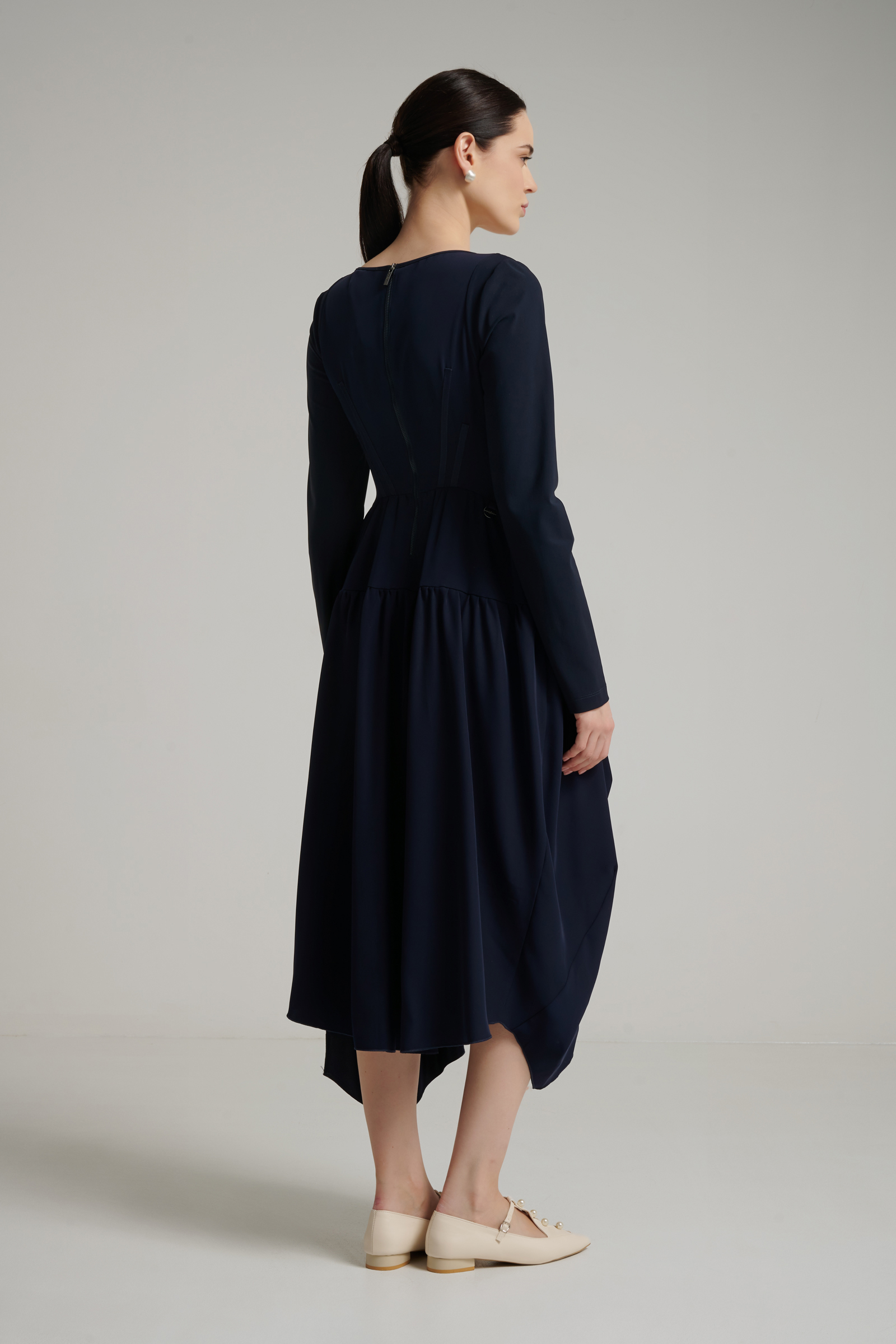 Платье-кокон с ассиметричным кроем Бренд High