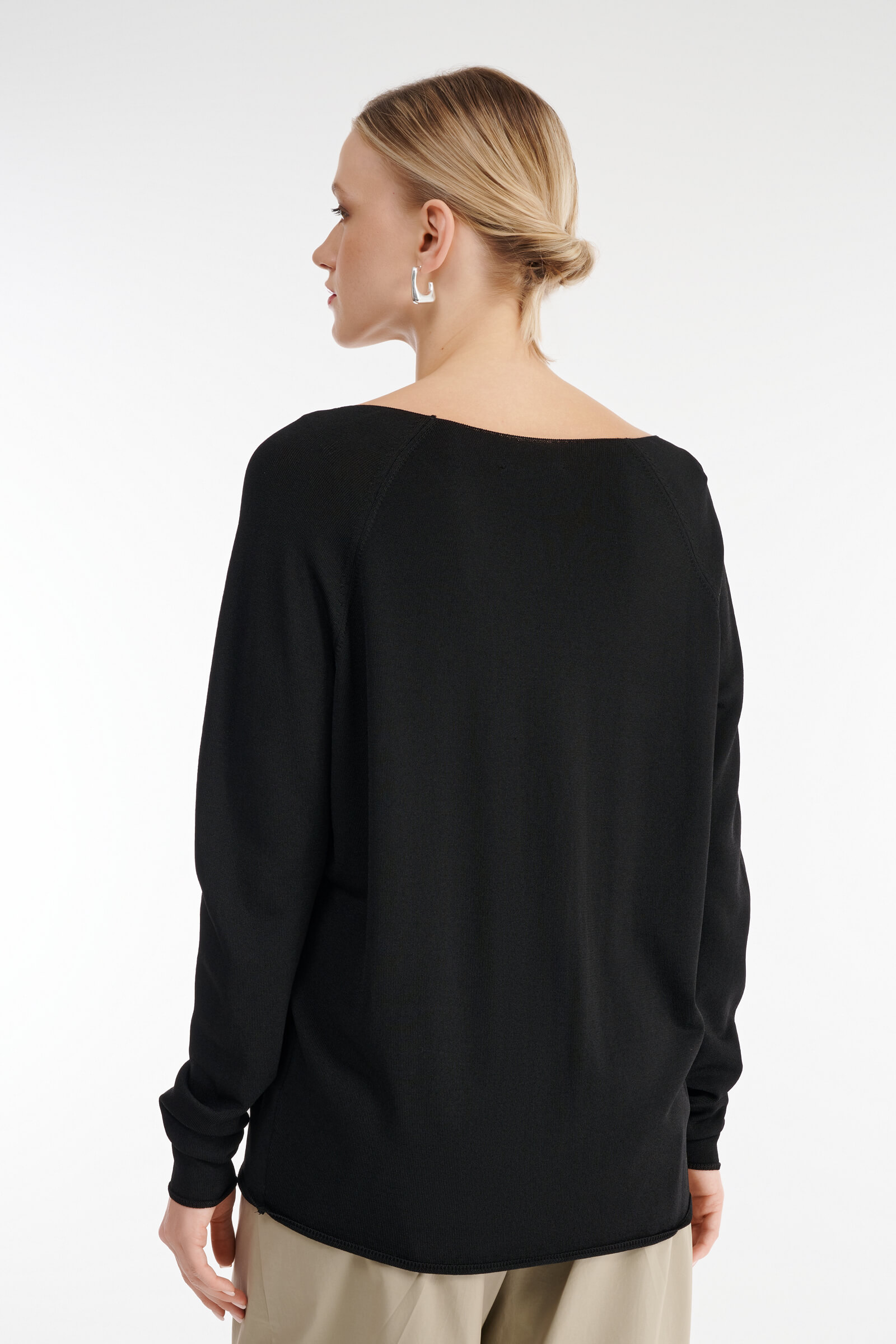 Пуловер с глубоким вырезом Бренд Sarah Pacini