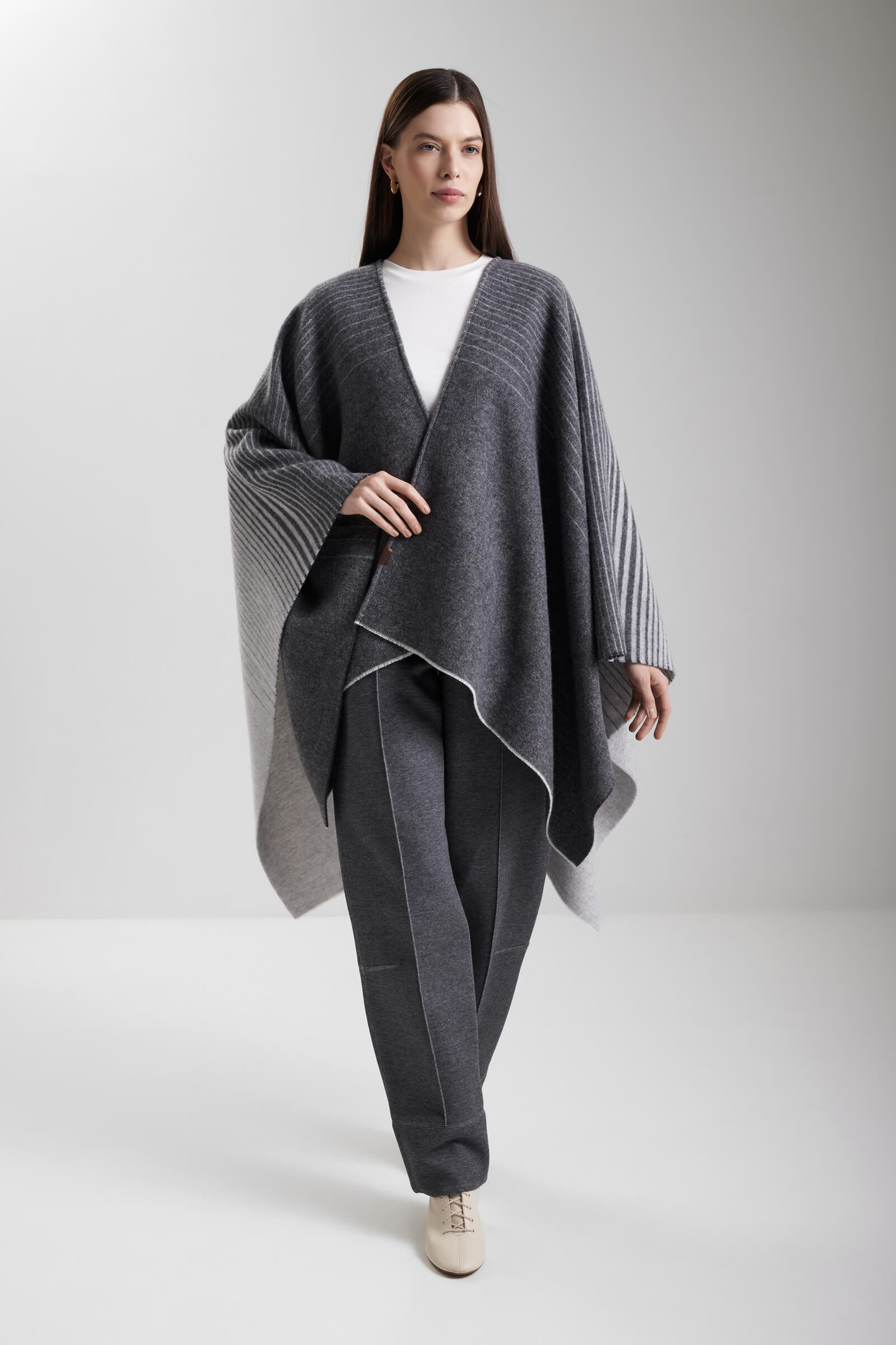 Шерстяное пончо Бренд MM