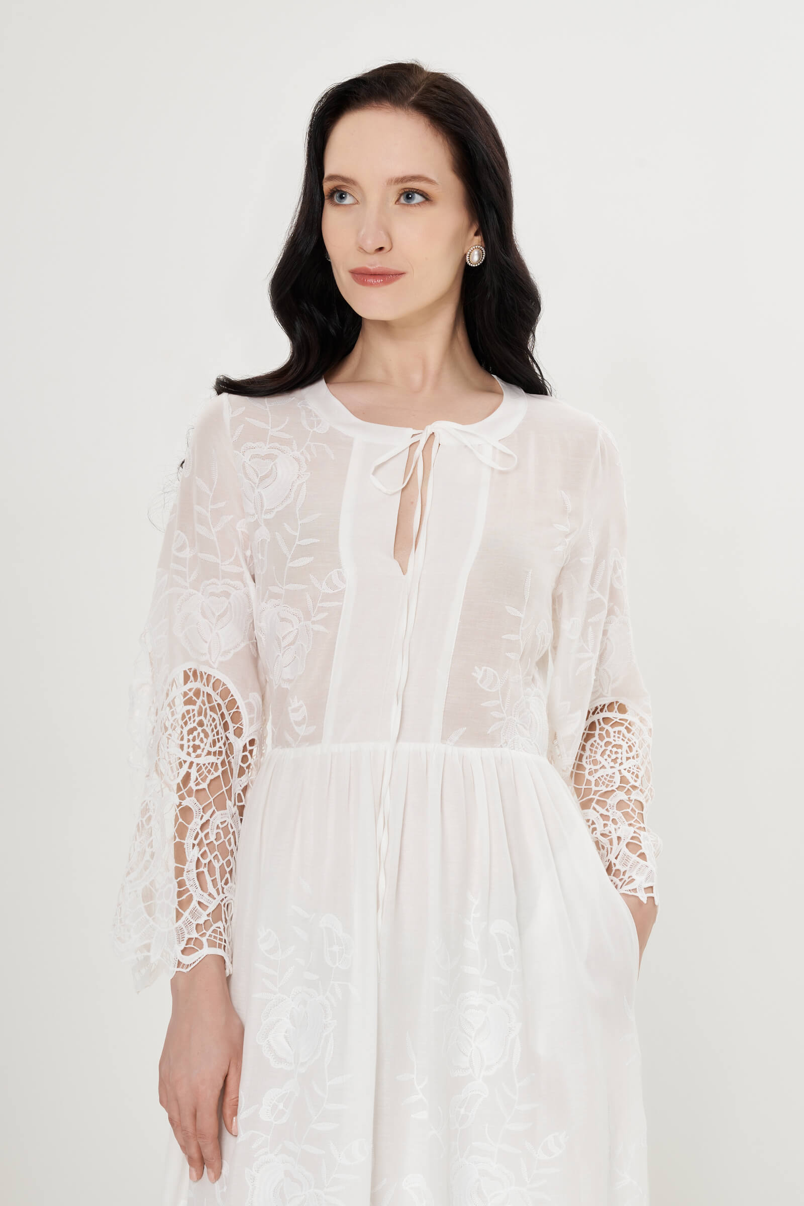 Длинное хлопковое платье с кружевной отделкой Бренд Milva Mi