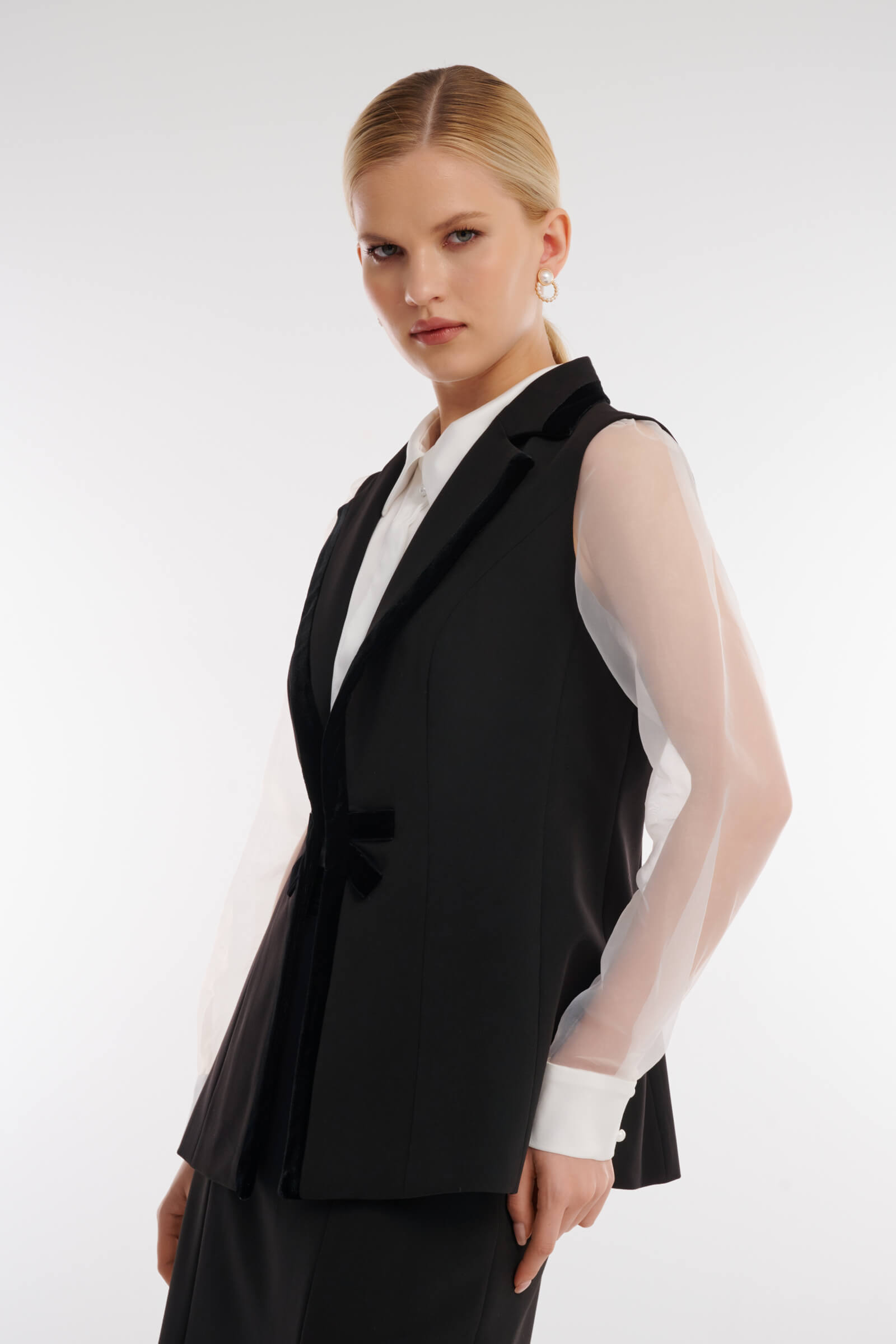 Удлинненый жилет с бархатом Бренд Caterina Leman