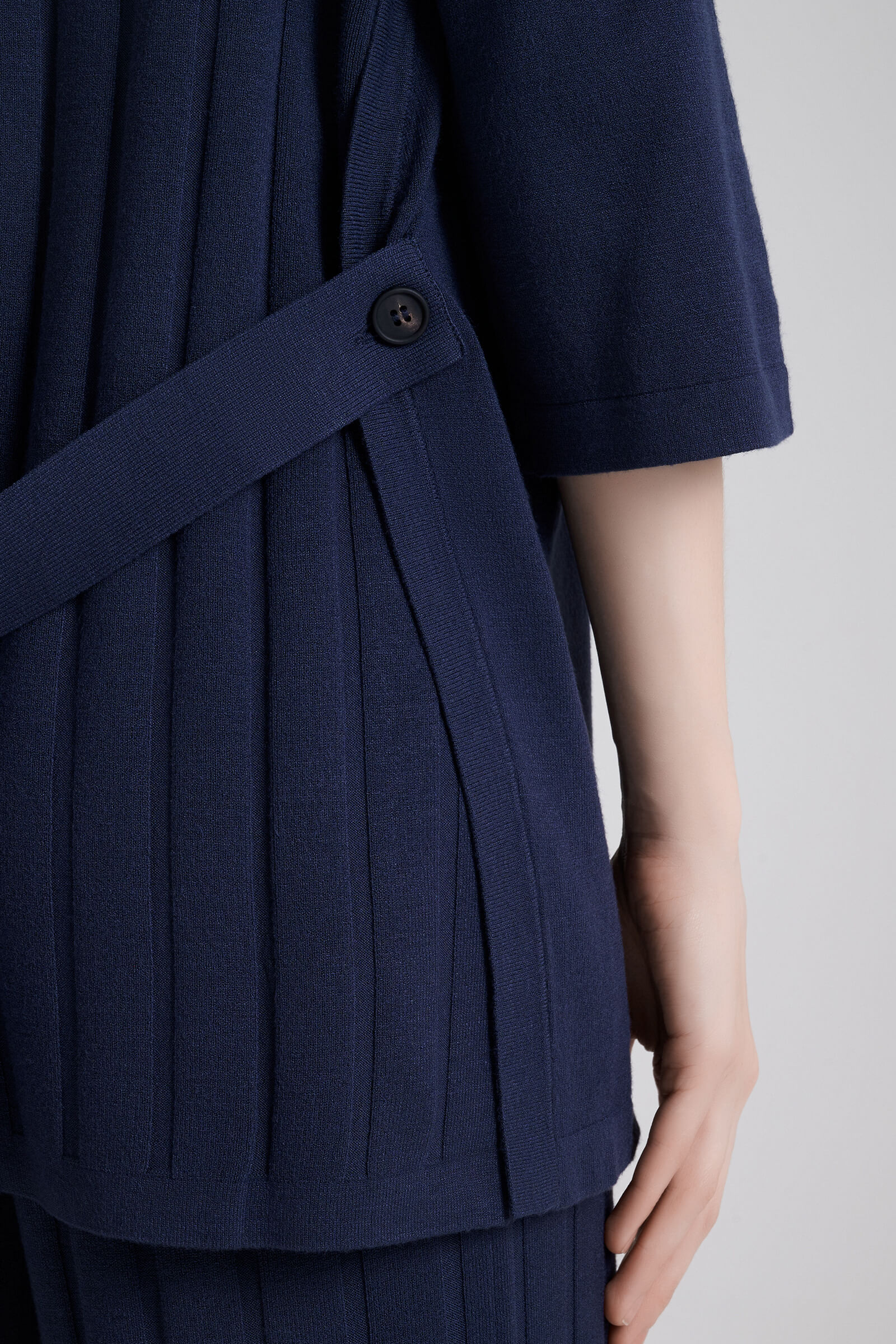 Джемпер с рельефным узором на спинке Бренд MM