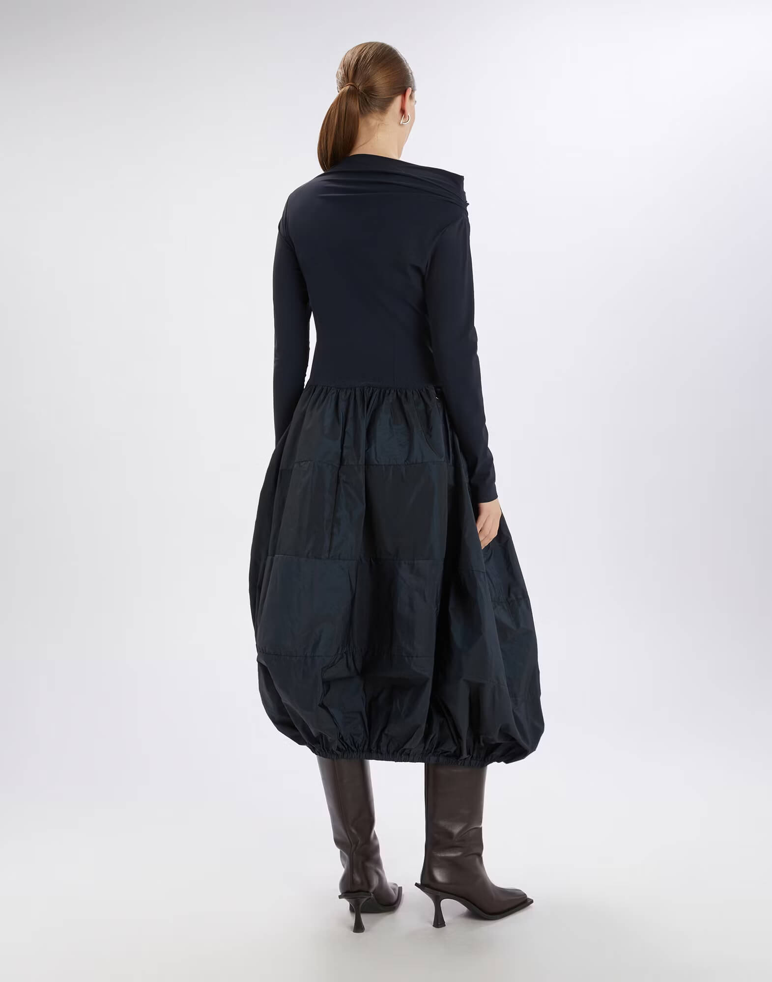 Платье из технологичной ткани и юбкой-баллоном Бренд High