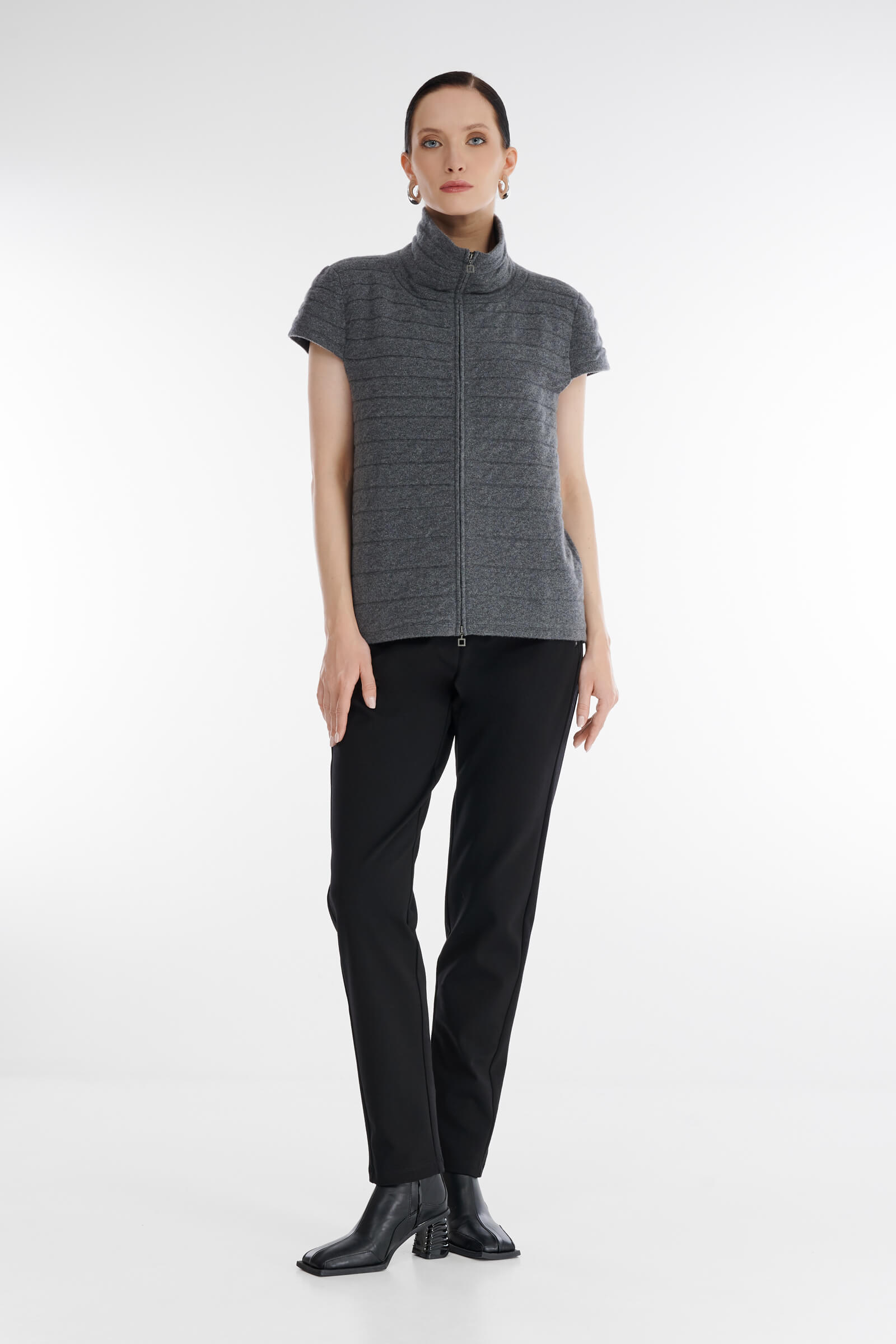 Трикотажный жилет на молнии Бренд Sarah Pacini