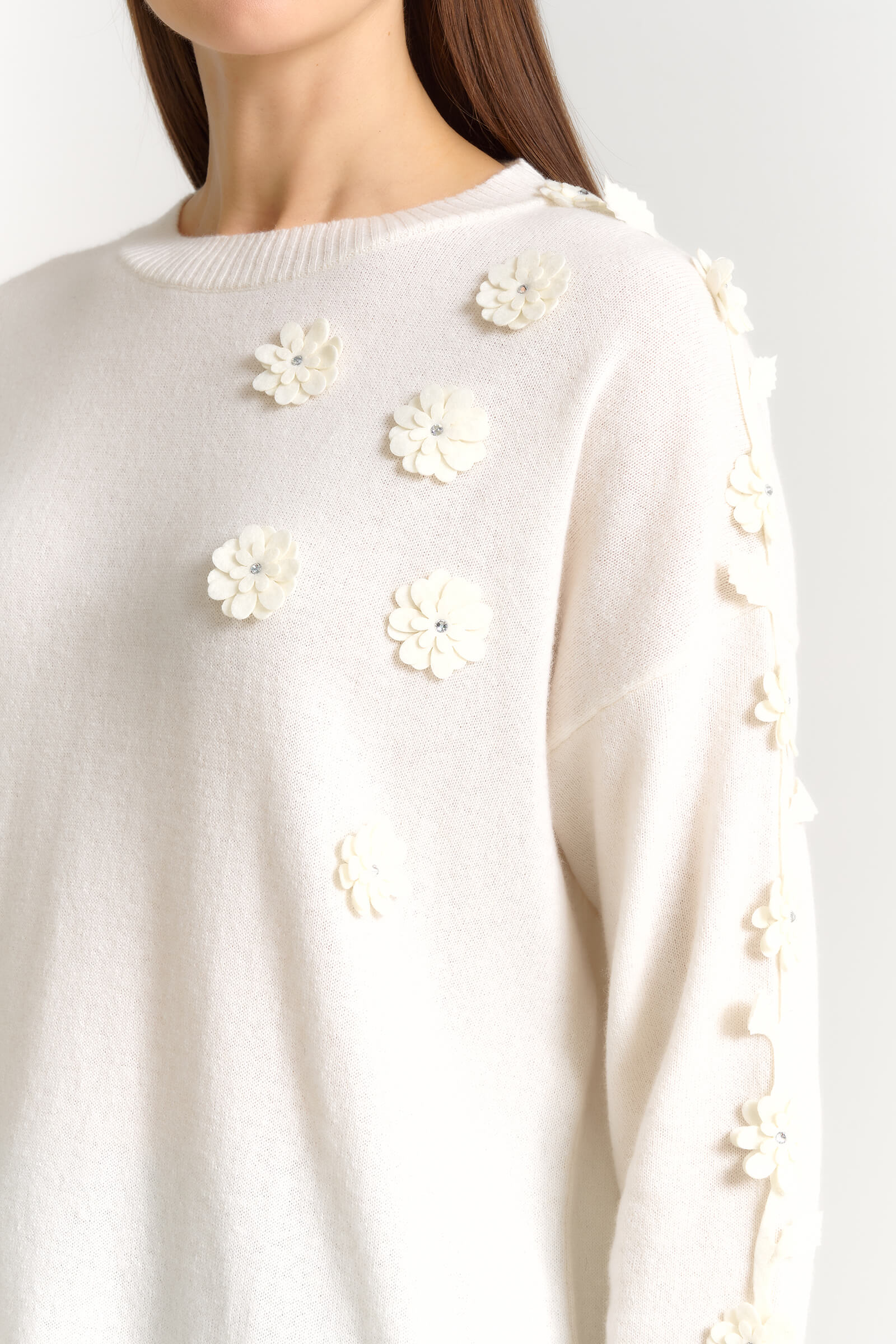 Джемпер с объемным цветочным декором Бренд Daniela Drei