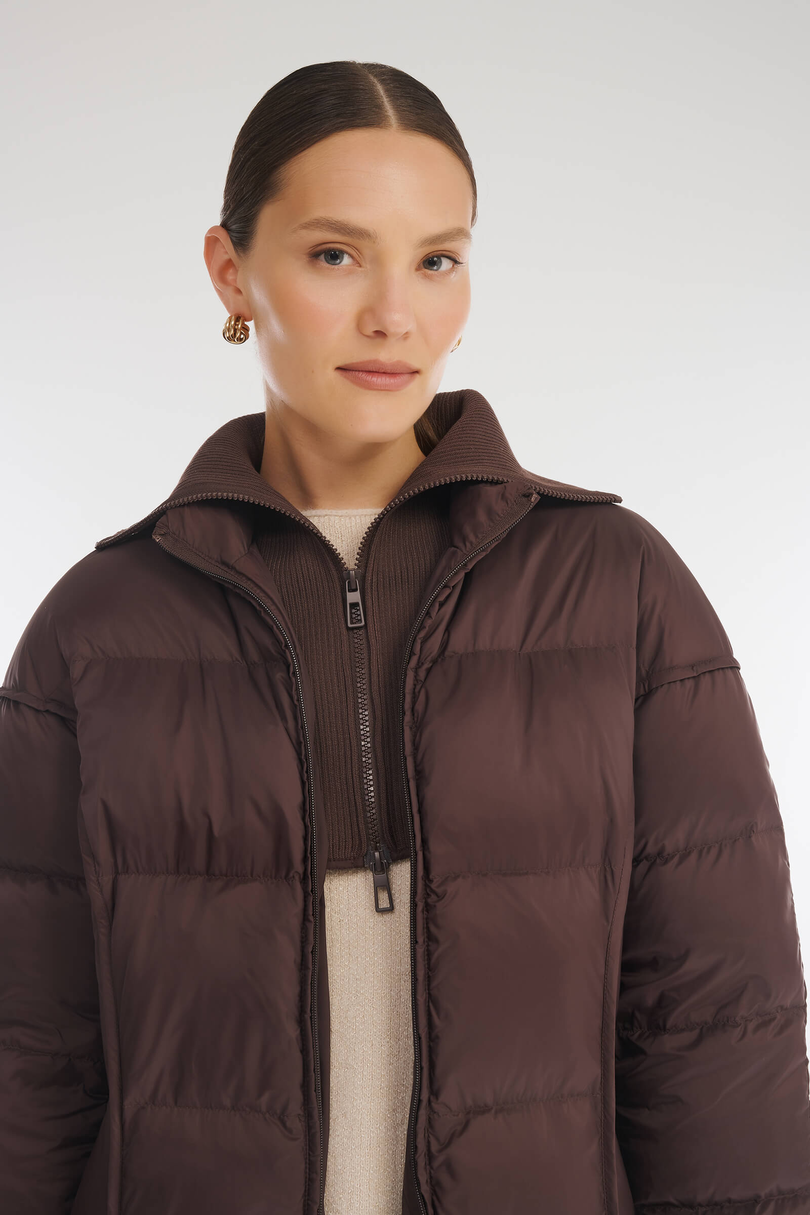 Пуховое пальто с манишкой в рубчик Бренд Caterina Leman