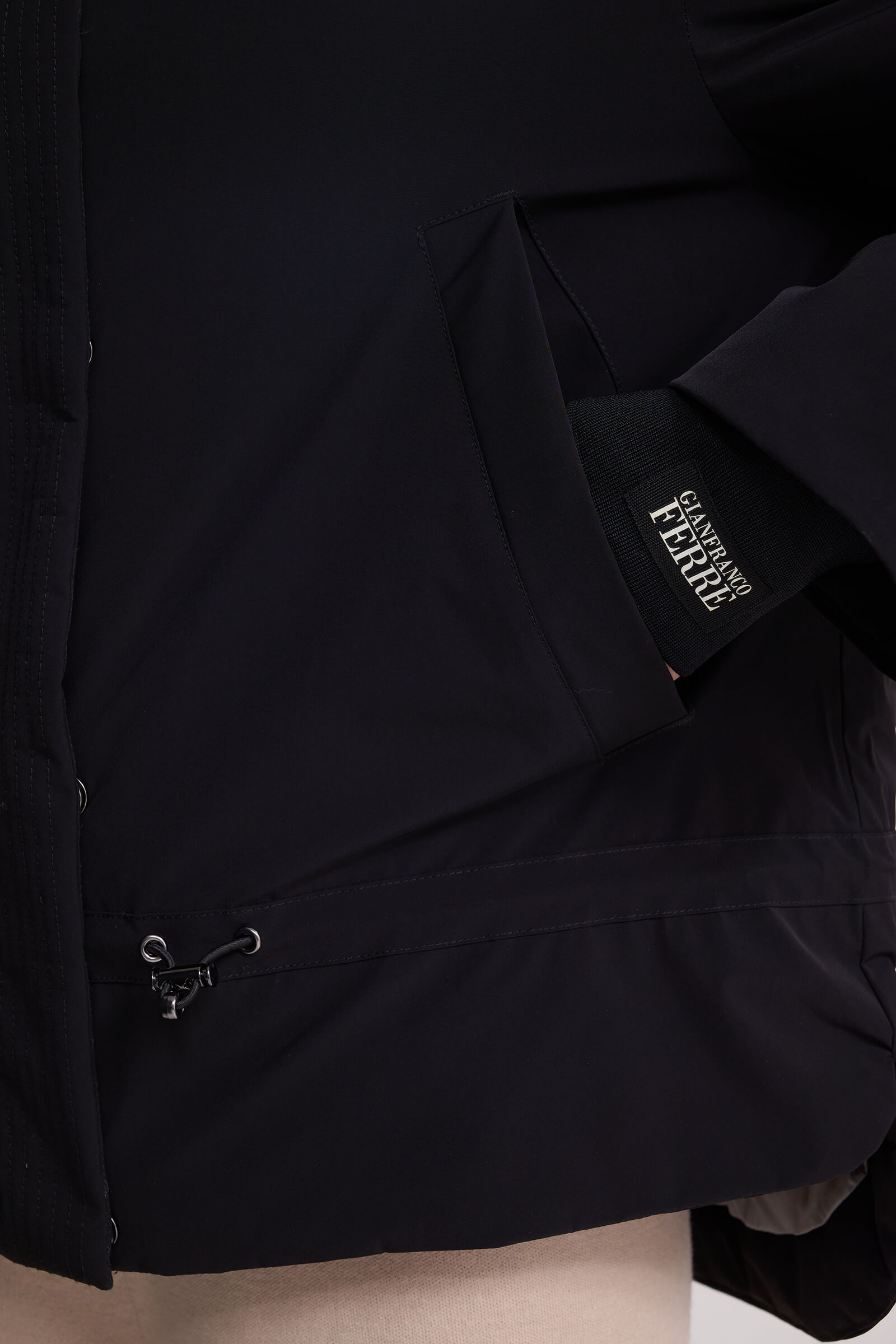 Утепленная куртка с капюшоном Бренд Gianfranco Ferre