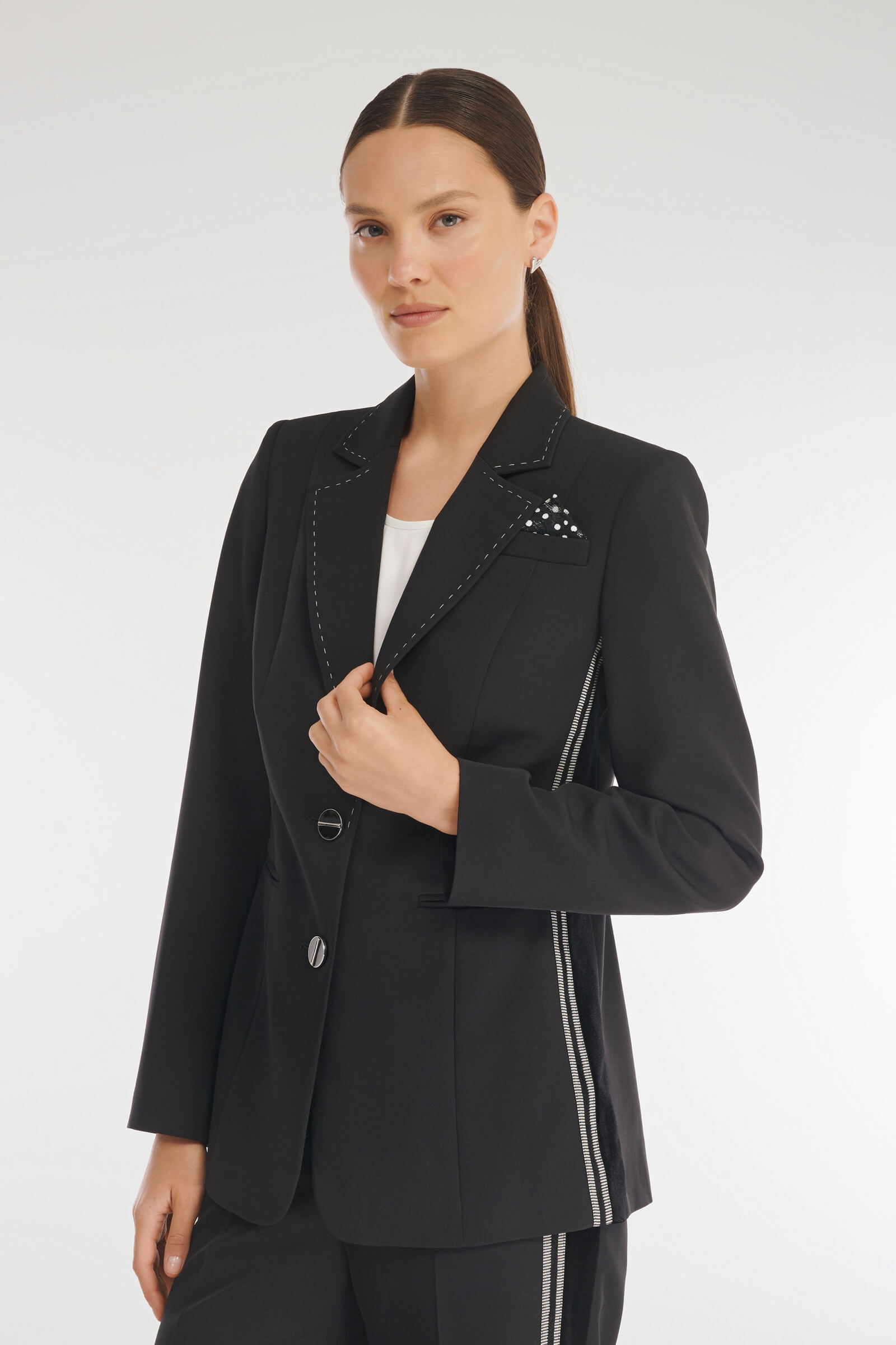 Однобортный пиджак с декоративными вставками Бренд Caterina Leman