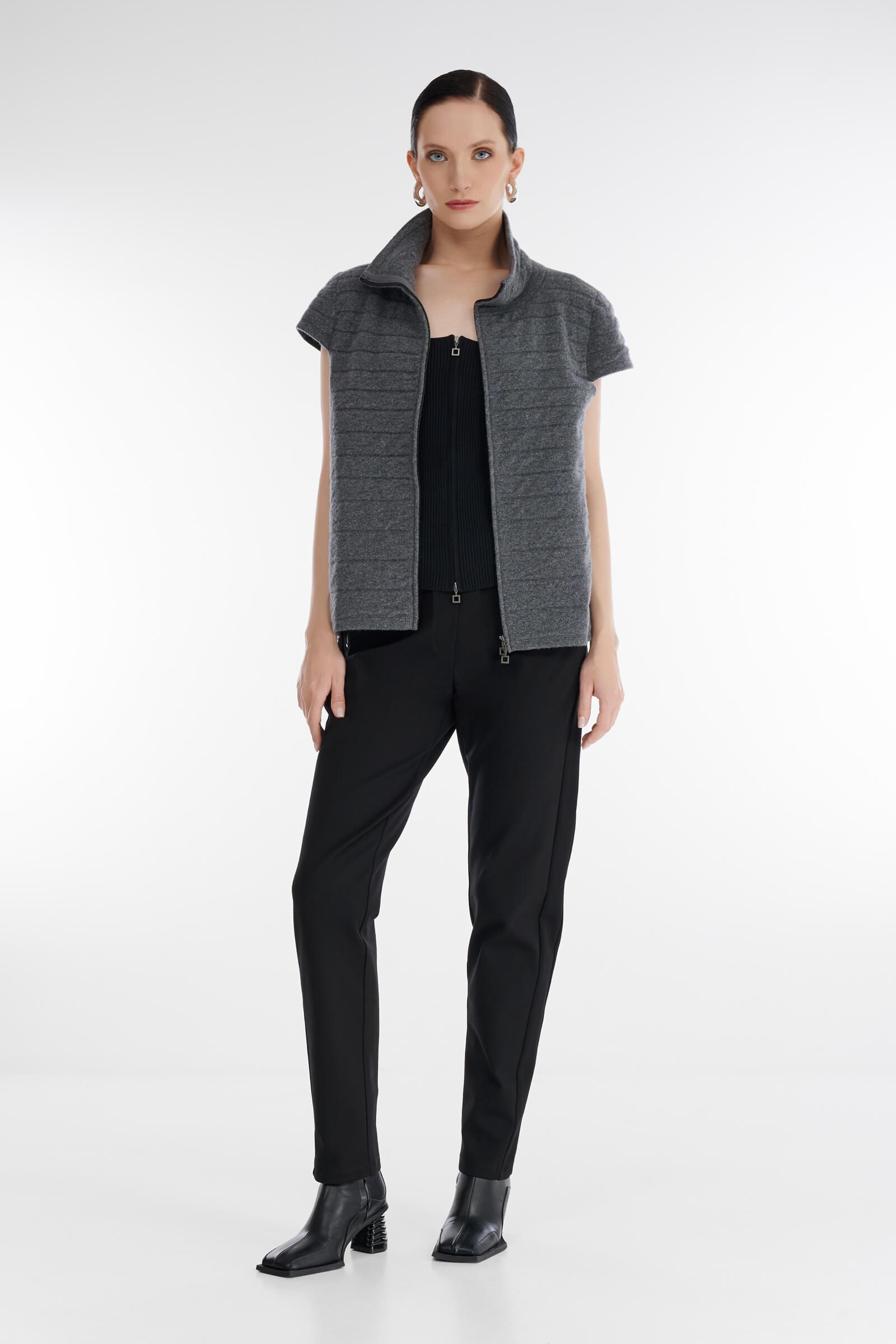 Трикотажный жилет на молнии Бренд Sarah Pacini