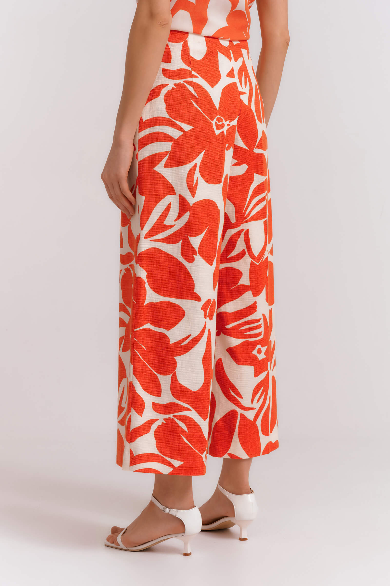 Укороченные брюки с цветочным принтом Бренд Diana Gallesi