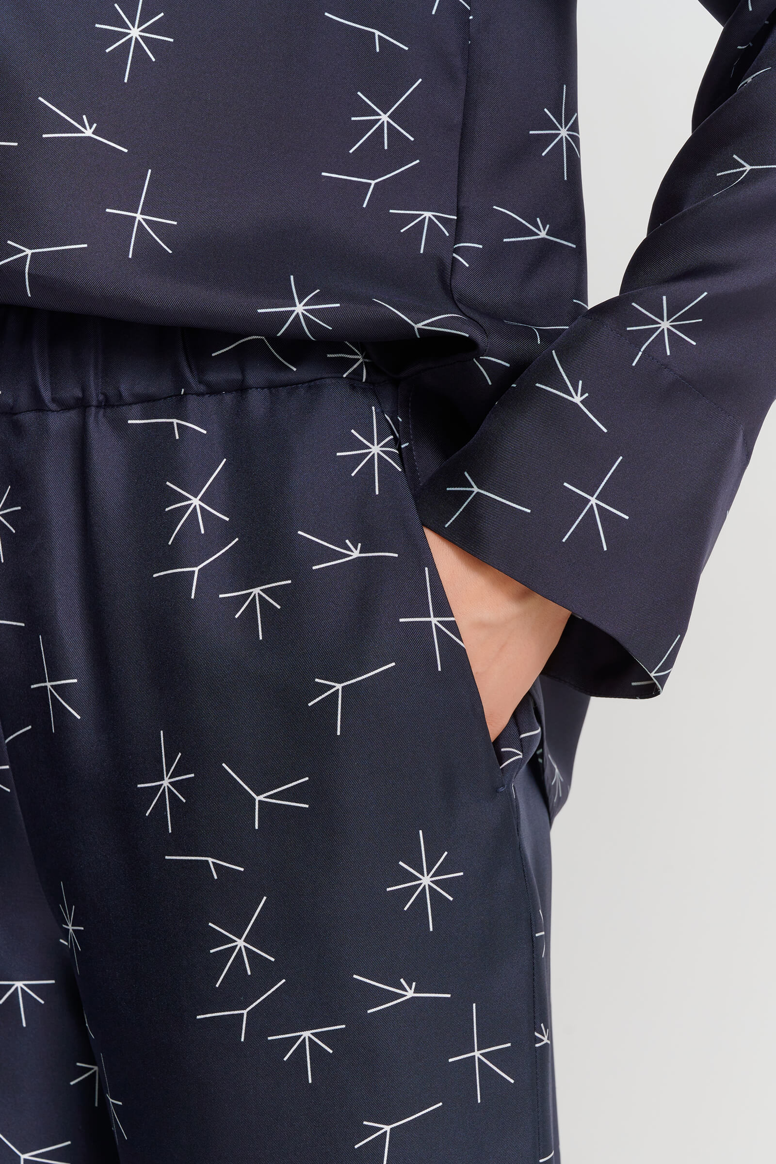 Широкие шелковые брюки на резинке Бренд MM