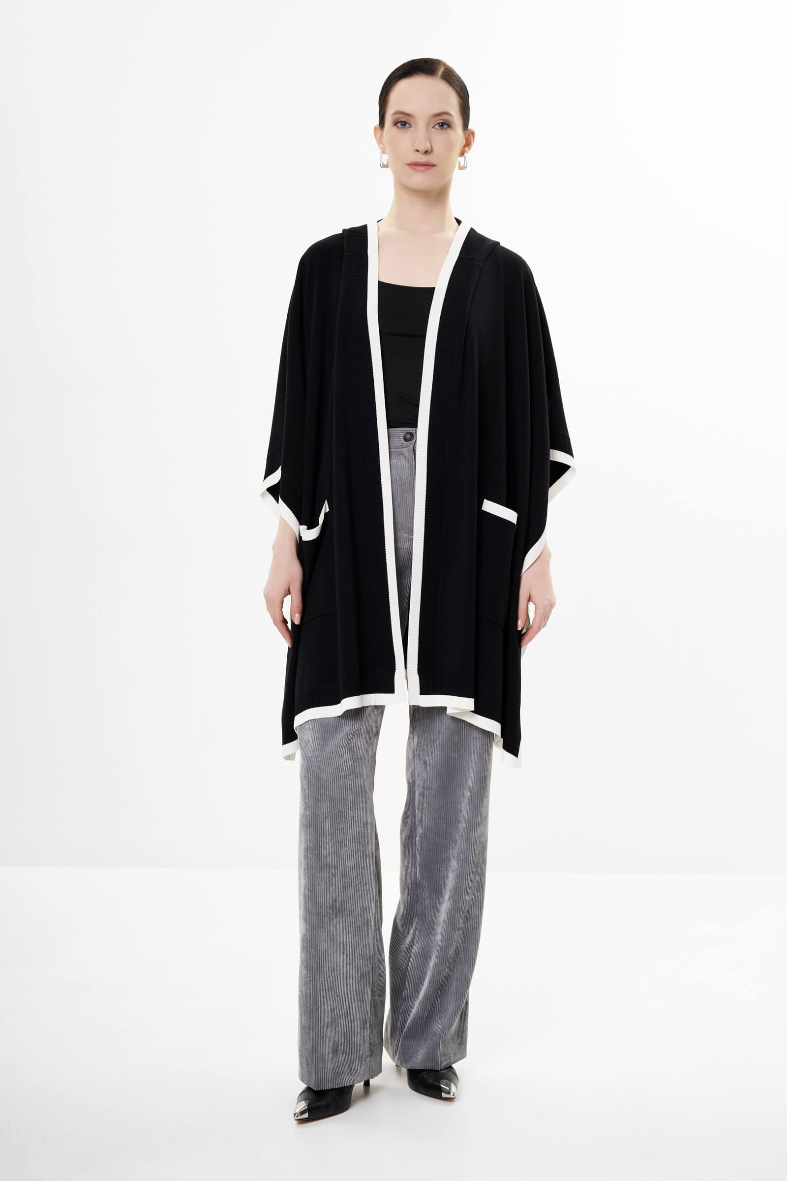 Трикотажное пончо с капюшоном Бренд Luisa Viola