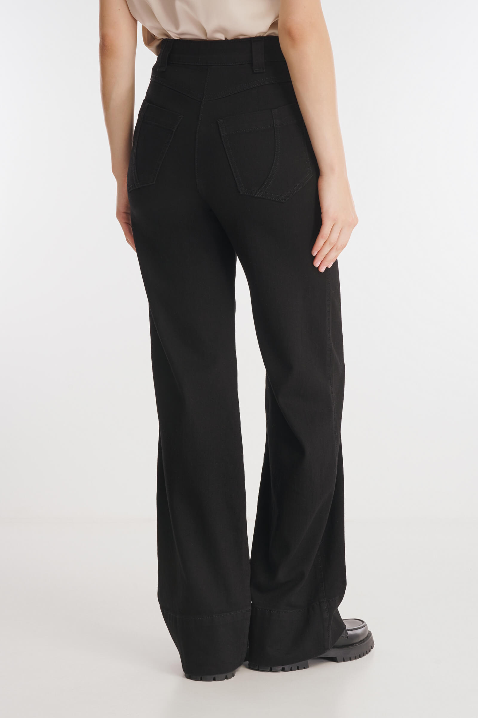 Джинсы с простроченными стрелками Бренд Caterina Leman