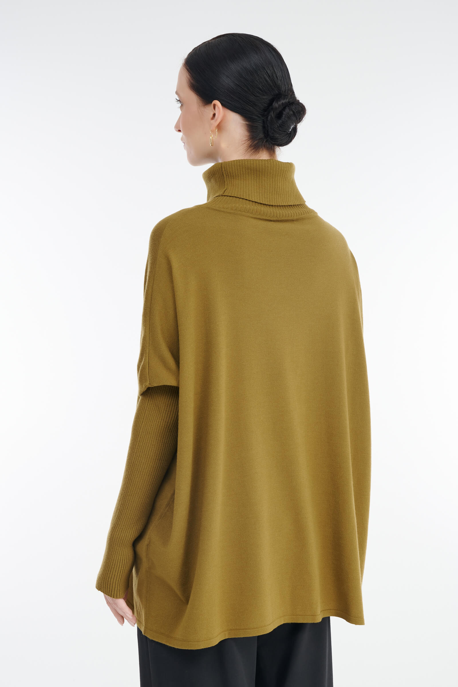 Джемпер с накладным карманом Бренд Sarah Pacini