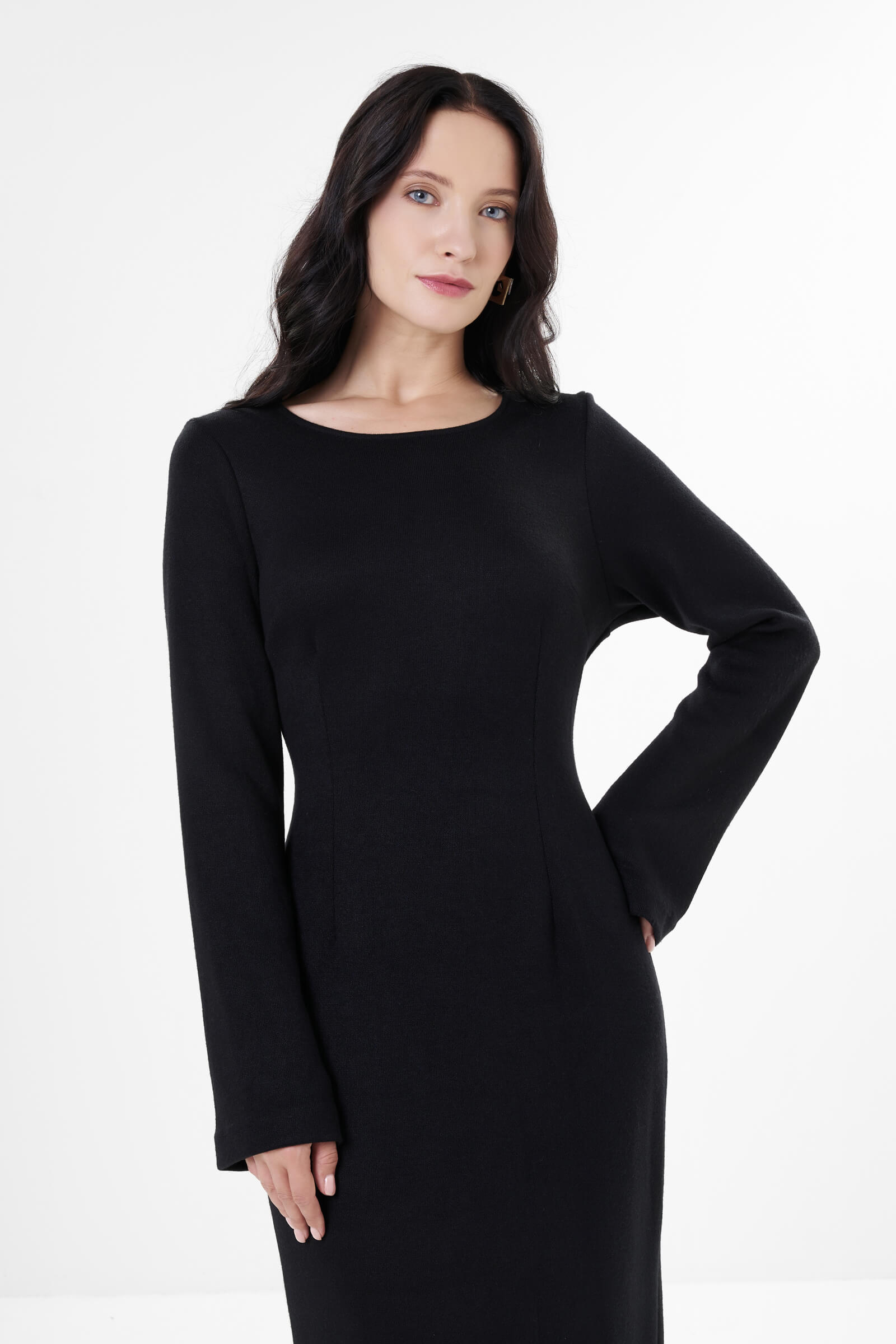 Платье-футляр с перфорацией Бренд Milva Mi