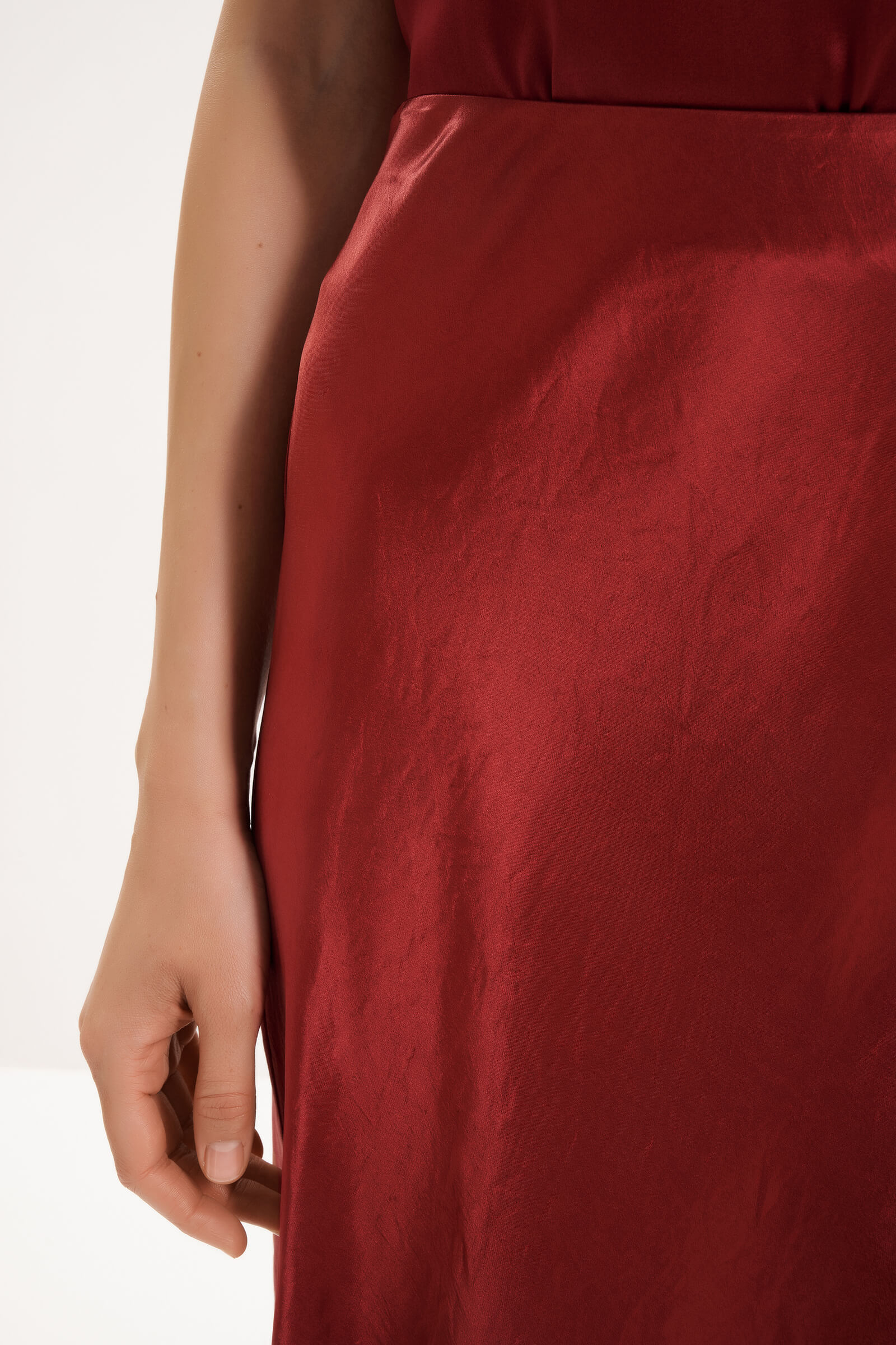 Атласная юбка с жатым эффектом Бренд MM