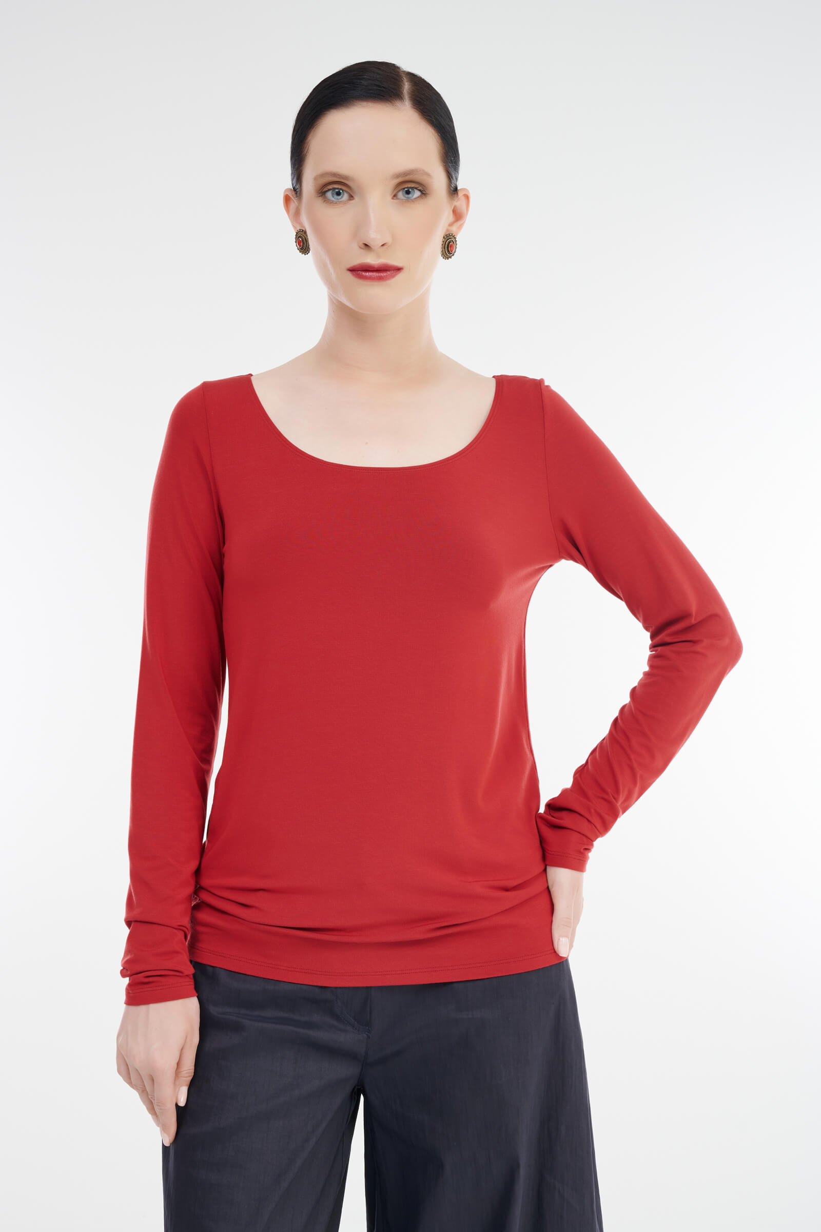 Лонгслив с U-образным вырезом Бренд Sarah Pacini