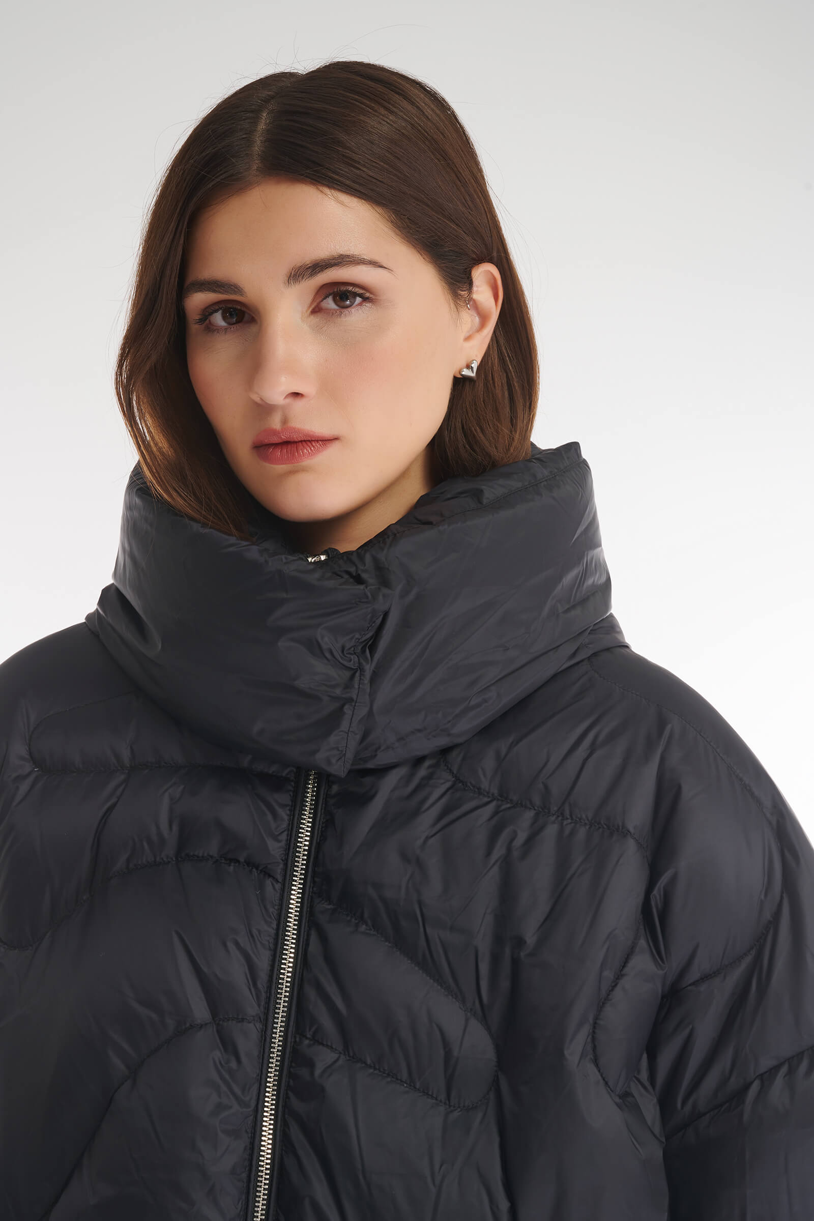 Стеганая пуховая куртка со съемным капюшоном Бренд Caterina Leman