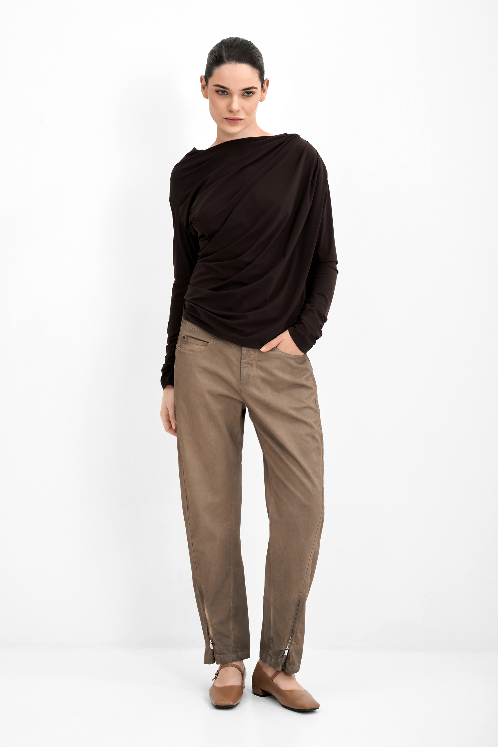 Лонгслив с вырезом лодочка и драпировкой Бренд High