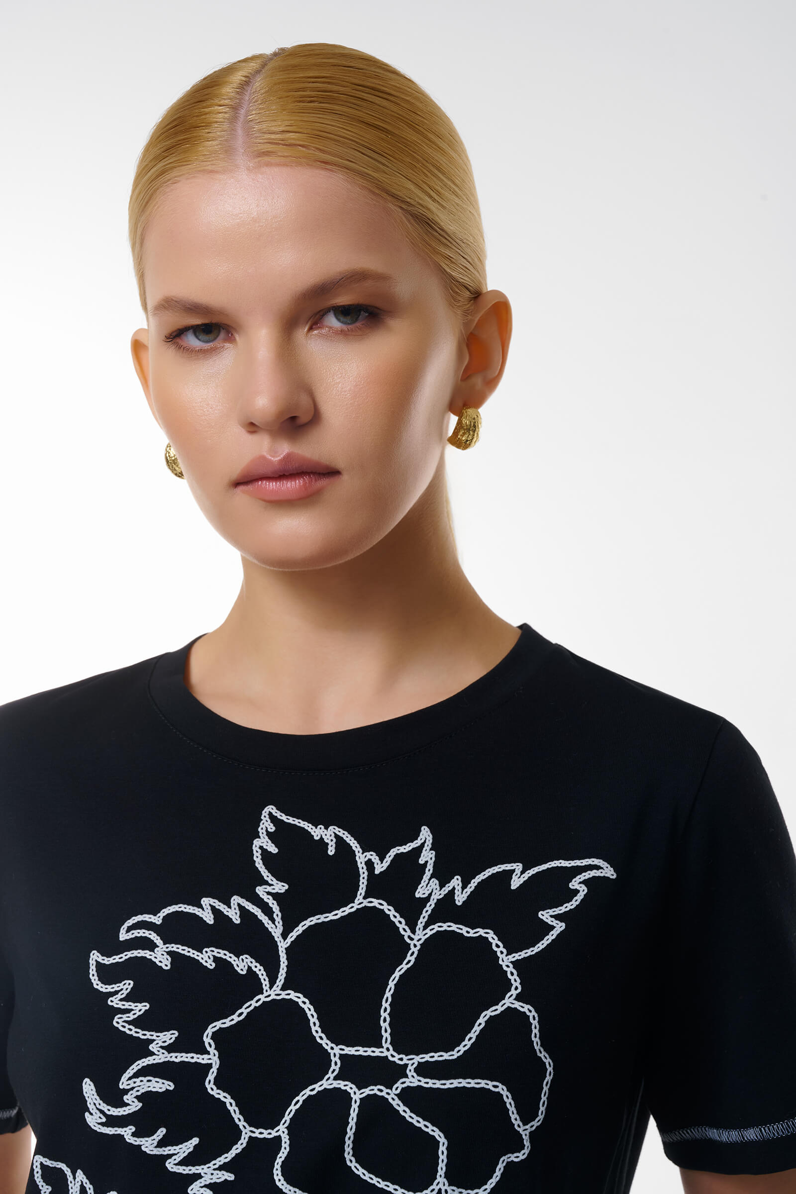 Футболка с цветочной вышивкой Бренд Caterina Leman