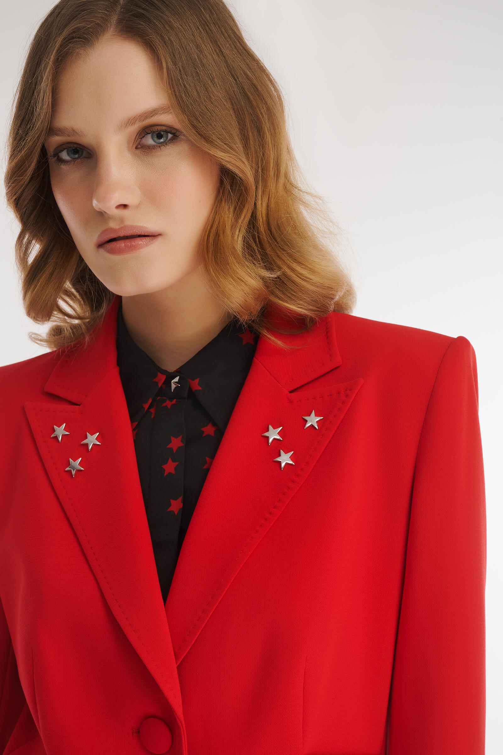 Пиджак из смесовой вискозы с декоративными заклепками Бренд Caterina Leman